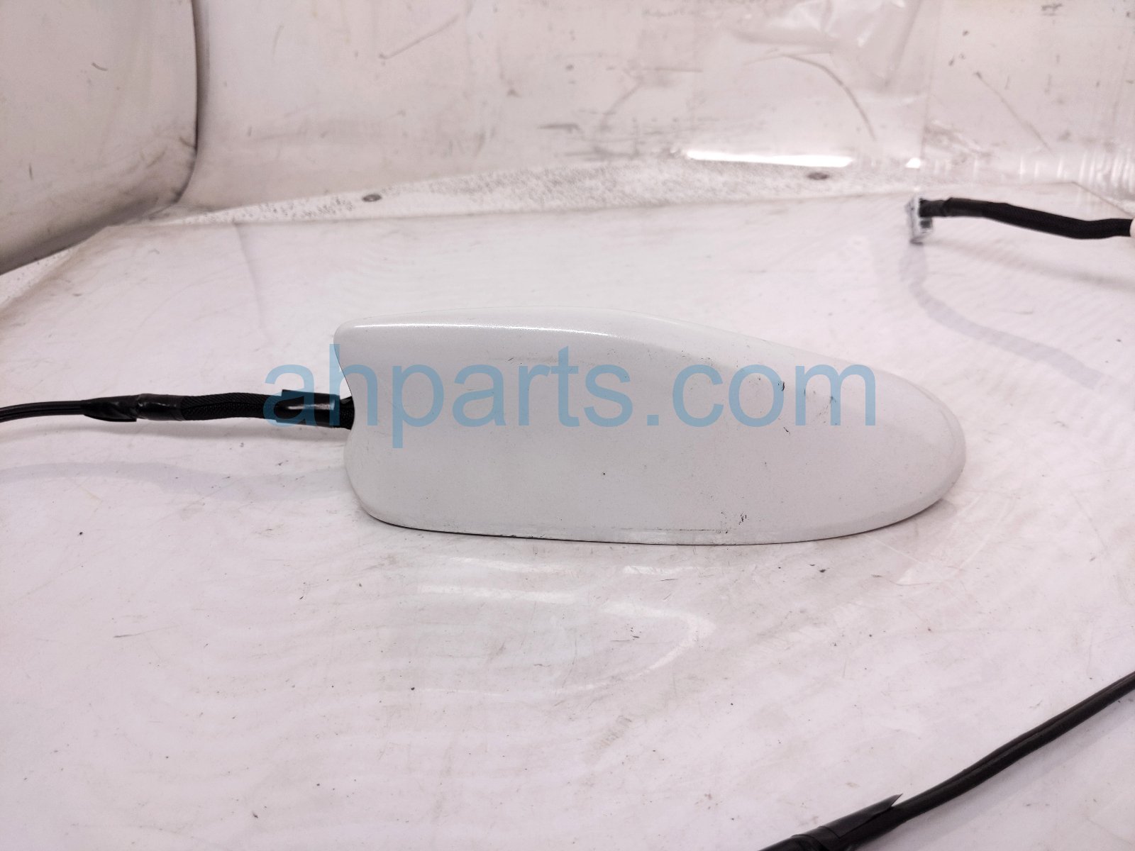2019 Honda Accord Roof Antenna Assy White 39150 TVA A51ZC Replacement 2019 Honda Accord Roof Antenna Assy White 39150 TVA A51ZC Replacement thumbnail