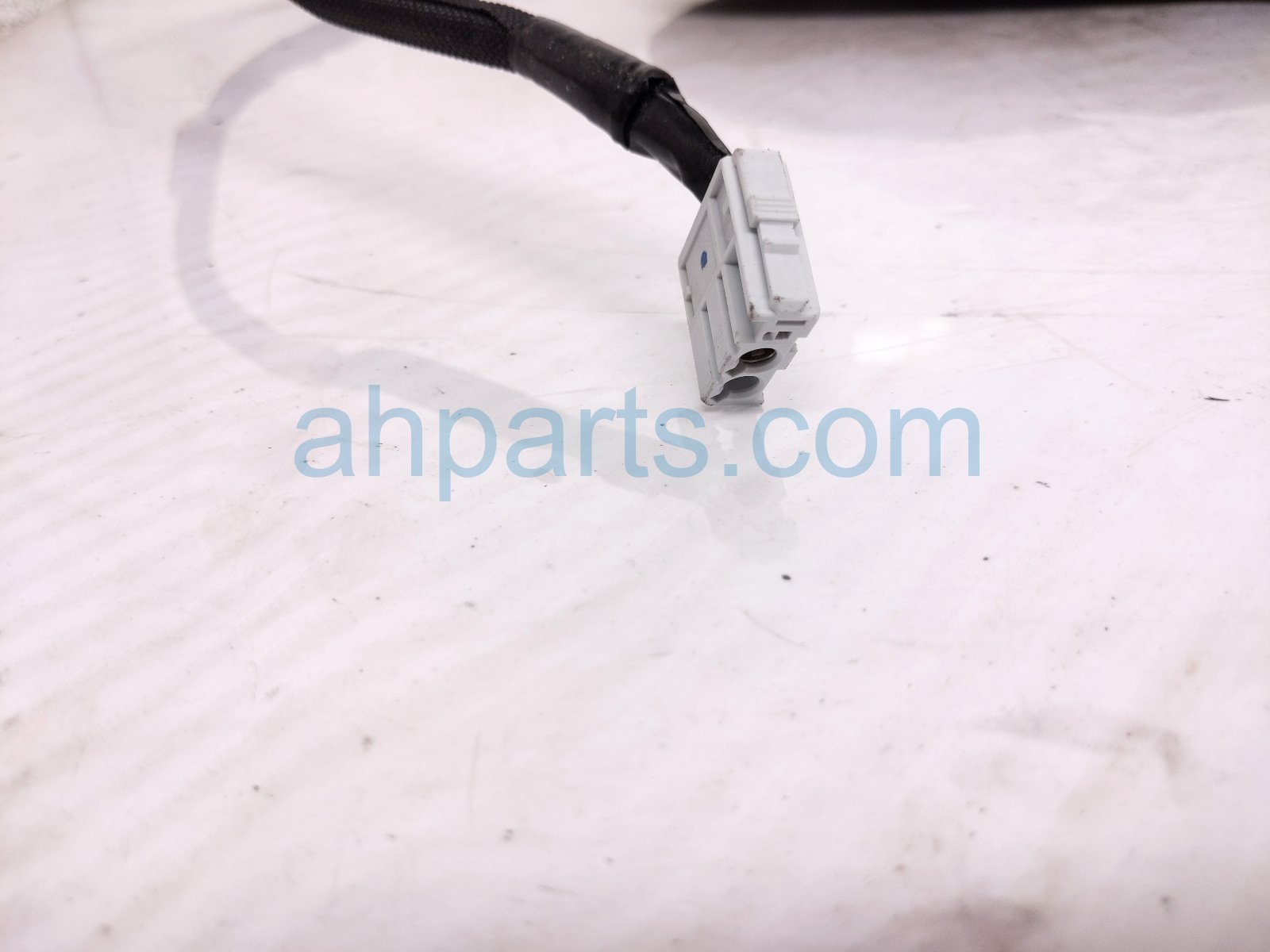 2019 Honda Accord Roof Antenna Assy White 39150 TVA A51ZC Replacement 2019 Honda Accord Roof Antenna Assy White 39150 TVA A51ZC Replacement thumbnail