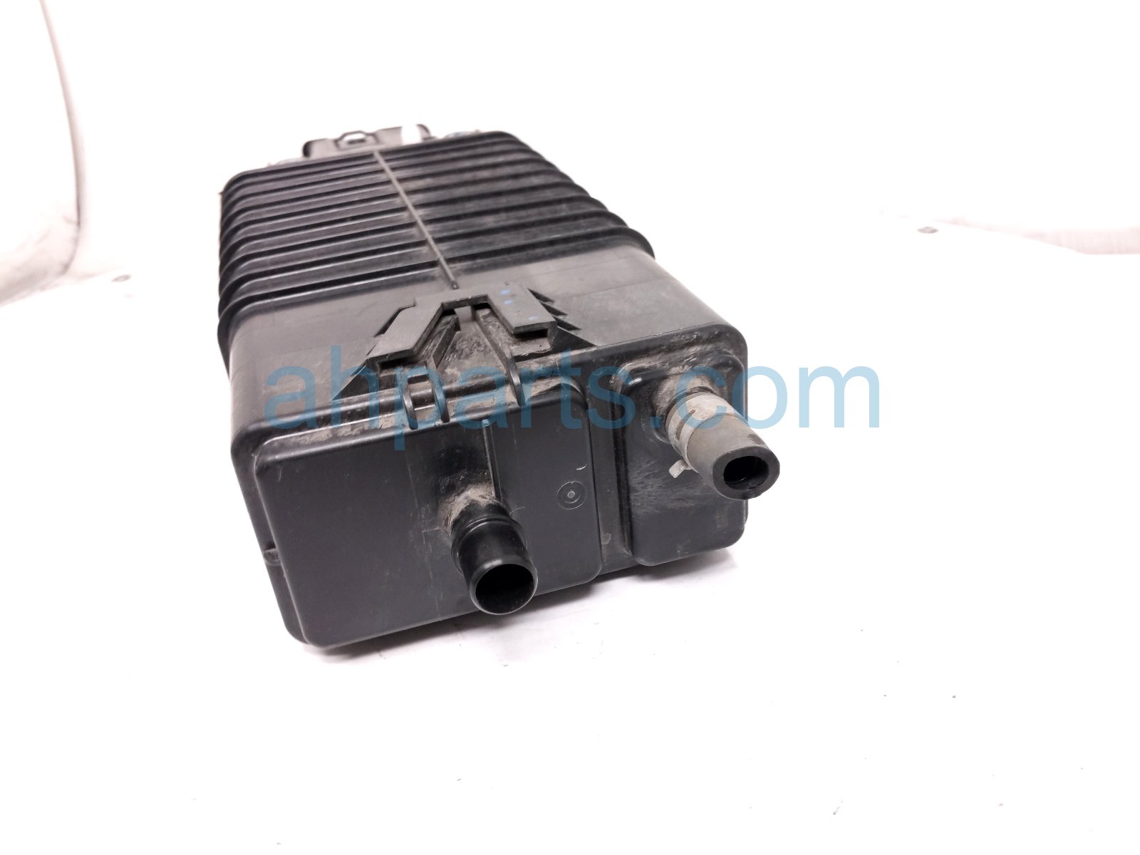 2022 Toyota Sienna Fuel Vapor Charcoal Canister 2.5l 77740 0E140 Replacement 2022 Toyota Sienna Fuel Vapor Charcoal Canister 2.5l 77740 0E140 Replacement thumbnail