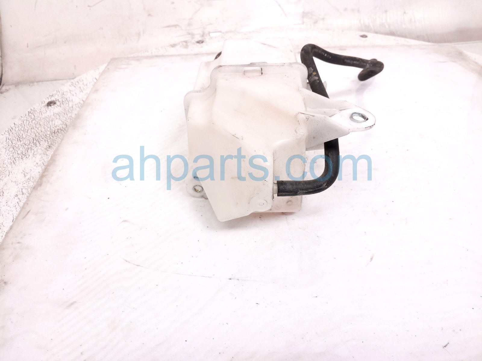 2022 Toyota Sienna Coolant Overflow Reservoir Tank 16470 0P130 Replacement 2022 Toyota Sienna Coolant Overflow Reservoir Tank 16470 0P130 Replacement thumbnail
