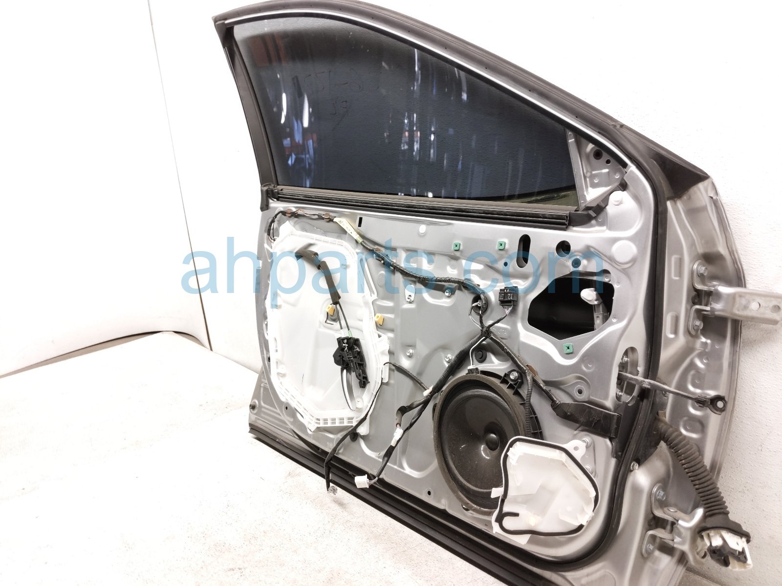 2018 Toyota Camry Front Driver Door Silver No Mirror/trim 67002 33251 Replacement 2018 Toyota Camry Front Driver Door Silver No Mirror/trim 67002 33251 Replacement thumbnail