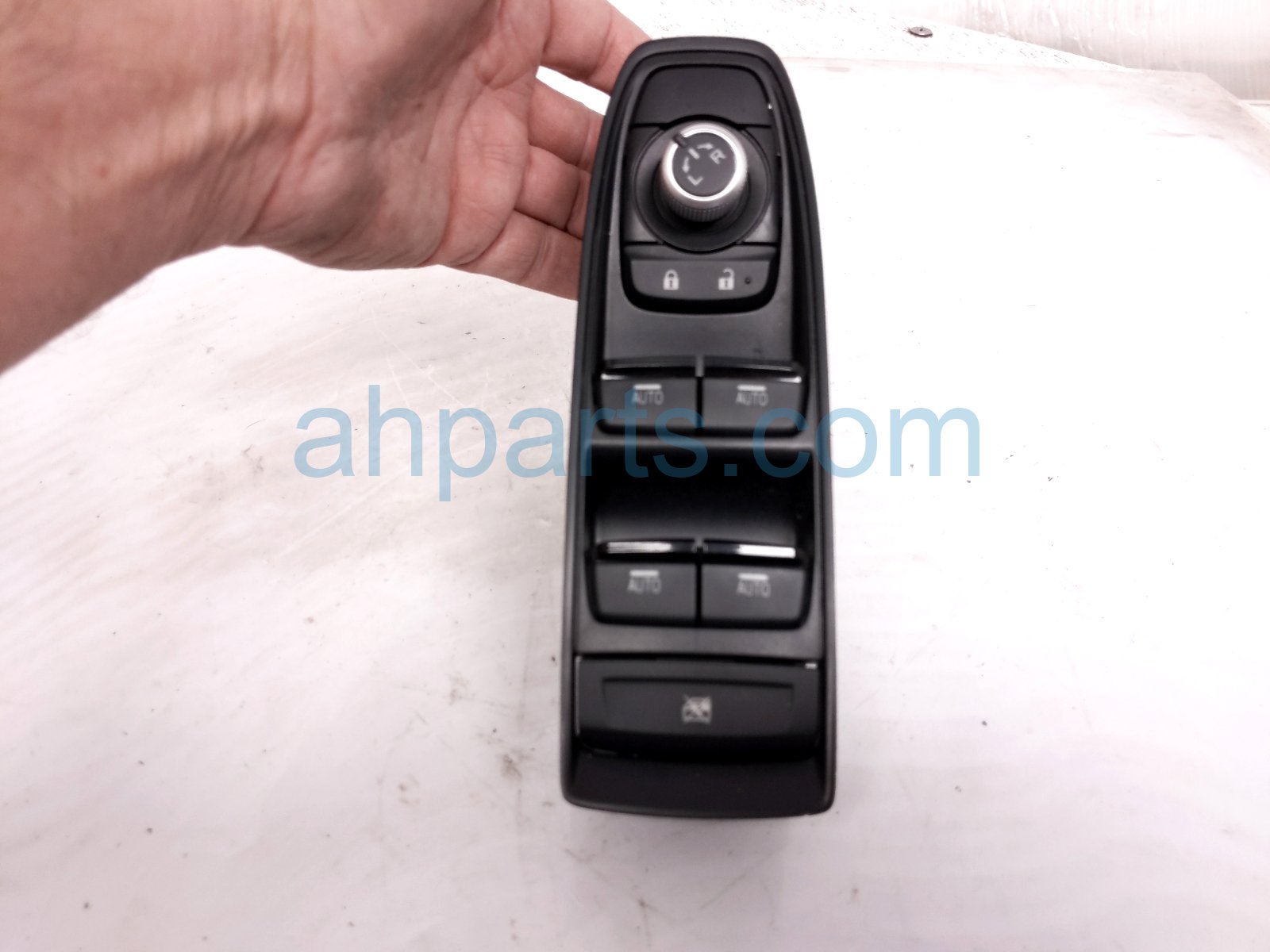 Subaru MASTER WINDOW CONTROL SWITCH LH