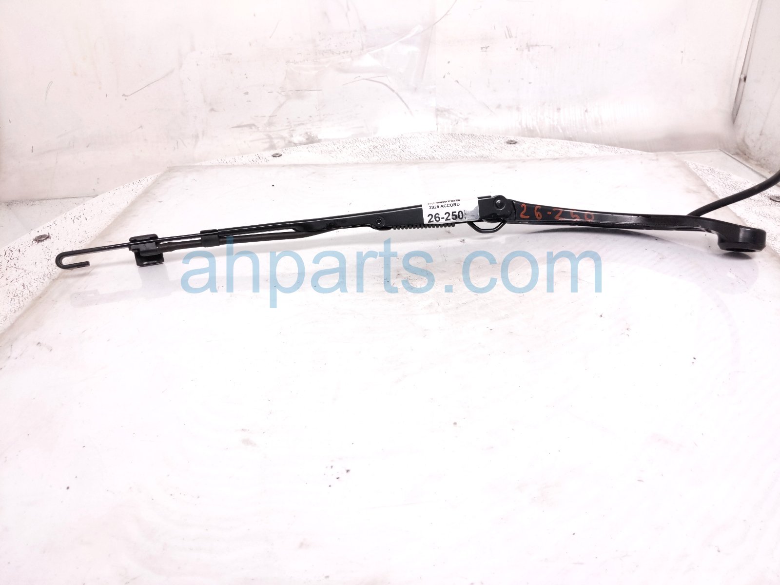 Honda LH WINDSHIELD WIPER ARM