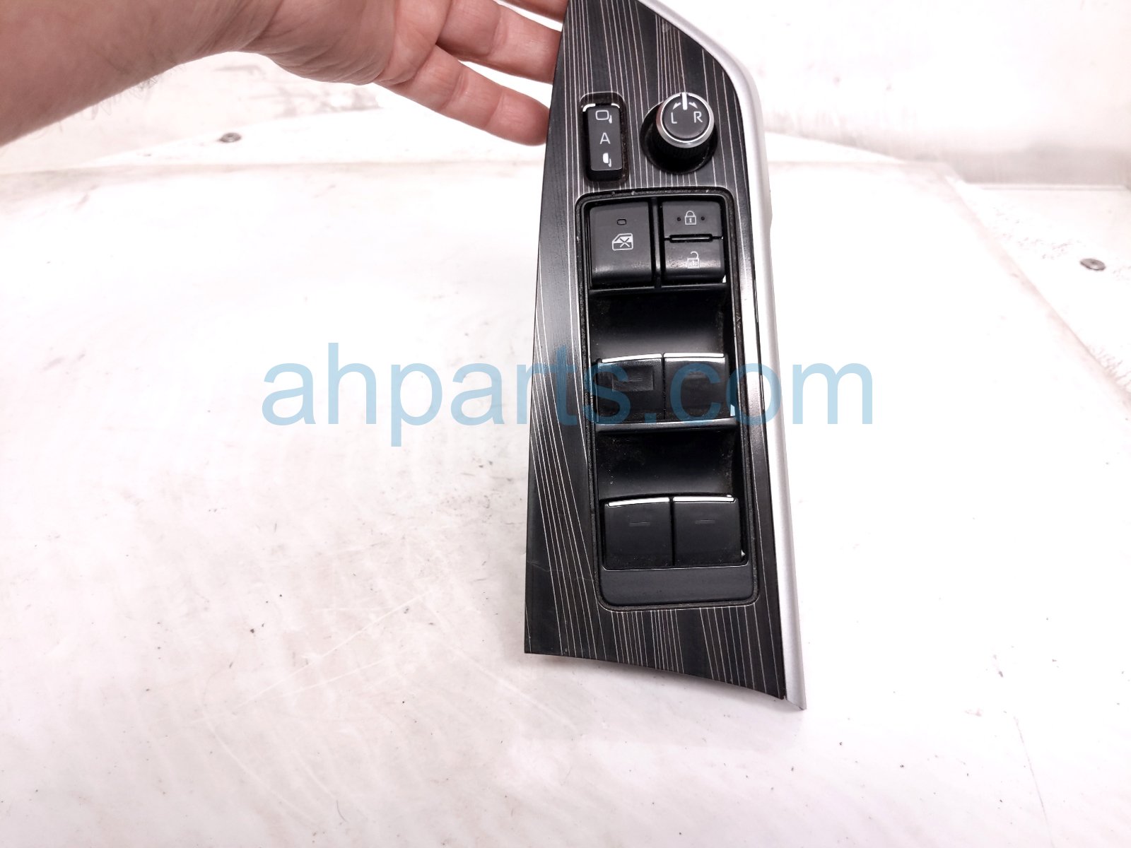 Toyota MASTER WINDOW CONTROL SWITCH LH Toyota MASTER WINDOW CONTROL SWITCH LH