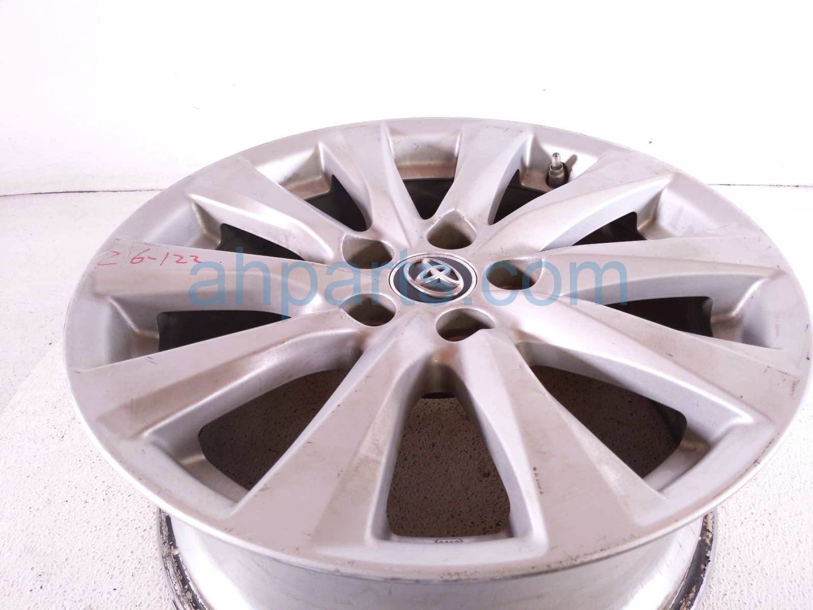 2018 Toyota Camry Rear Driver Wheel / Rim 17x7.5j 42611 33C60 Replacement 2018 Toyota Camry Rear Driver Wheel / Rim 17x7.5j 42611 33C60 Replacement thumbnail