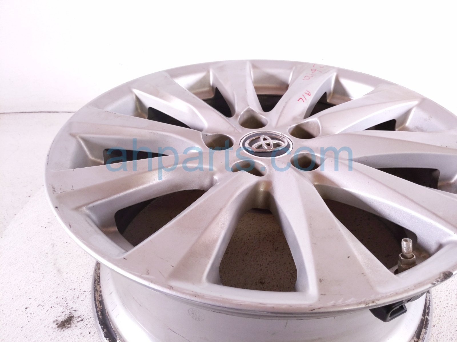 2018 Toyota Camry Rear Driver Wheel / Rim 17x7.5j 42611 33C60 Replacement 2018 Toyota Camry Rear Driver Wheel / Rim 17x7.5j 42611 33C60 Replacement thumbnail
