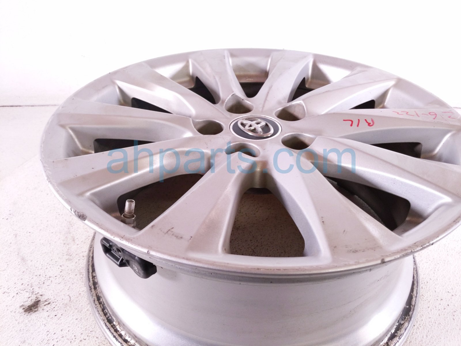 2018 Toyota Camry Rear Driver Wheel / Rim 17x7.5j 42611 33C60 Replacement 2018 Toyota Camry Rear Driver Wheel / Rim 17x7.5j 42611 33C60 Replacement thumbnail