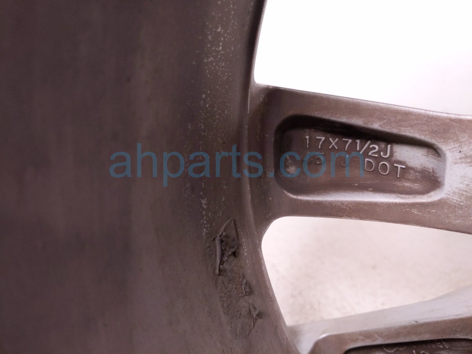2018 Toyota Camry Rear Driver Wheel / Rim 17x7.5j 42611 33C60 Replacement 2018 Toyota Camry Rear Driver Wheel / Rim 17x7.5j 42611 33C60 Replacement thumbnail