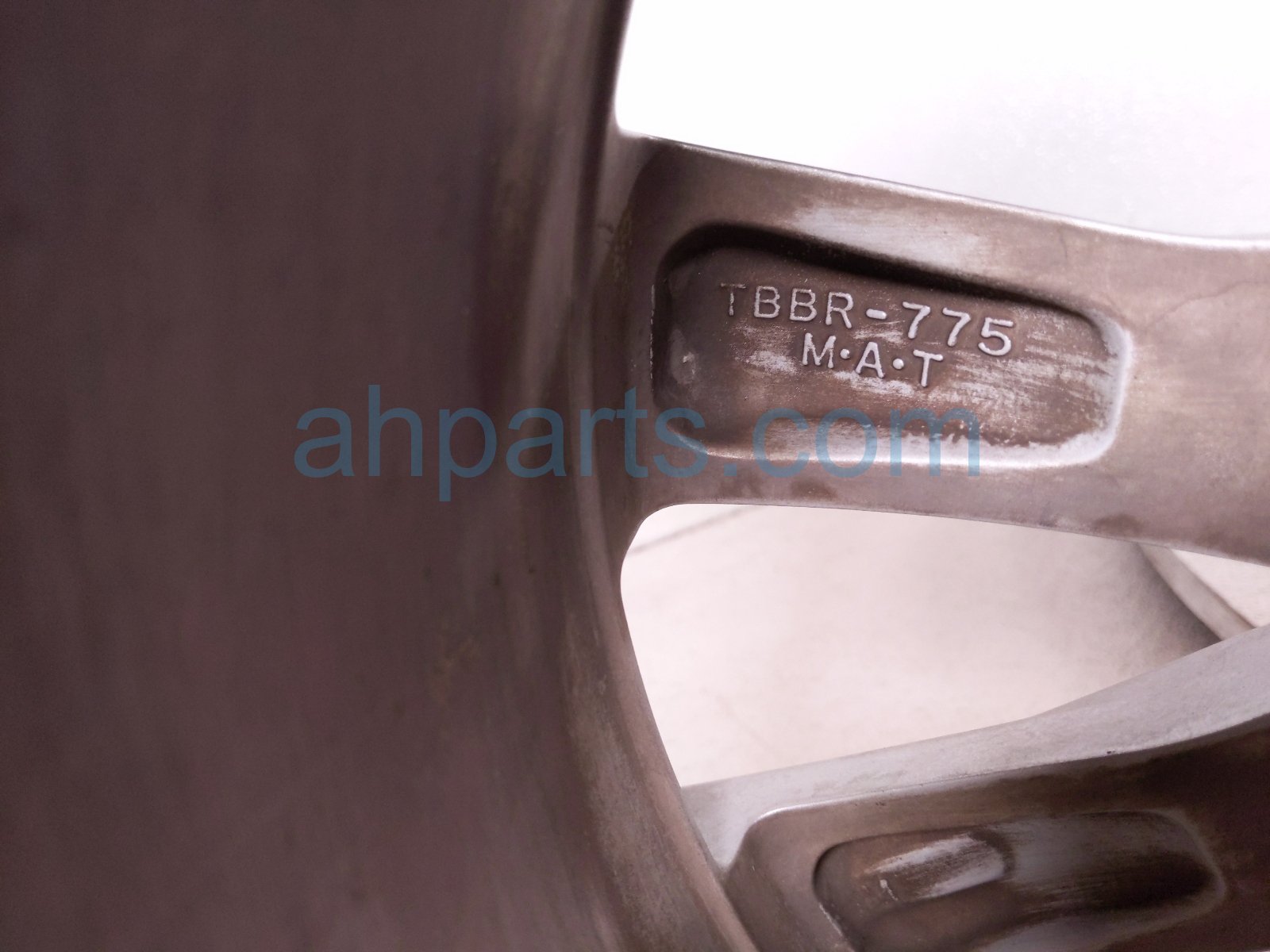 2018 Toyota Camry Rear Driver Wheel / Rim 17x7.5j 42611 33C60 Replacement 2018 Toyota Camry Rear Driver Wheel / Rim 17x7.5j 42611 33C60 Replacement thumbnail