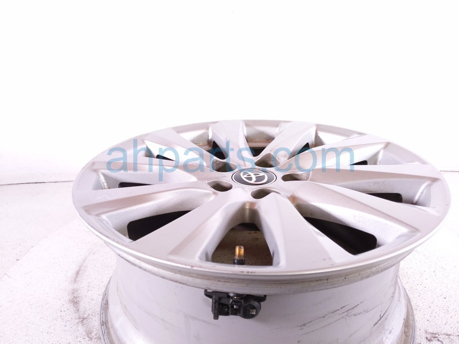 2020 Toyota Camry Rear Passenger Wheel / Rim 17x7.5j 42611 06E01 Replacement 2020 Toyota Camry Rear Passenger Wheel / Rim 17x7.5j 42611 06E01 Replacement thumbnail