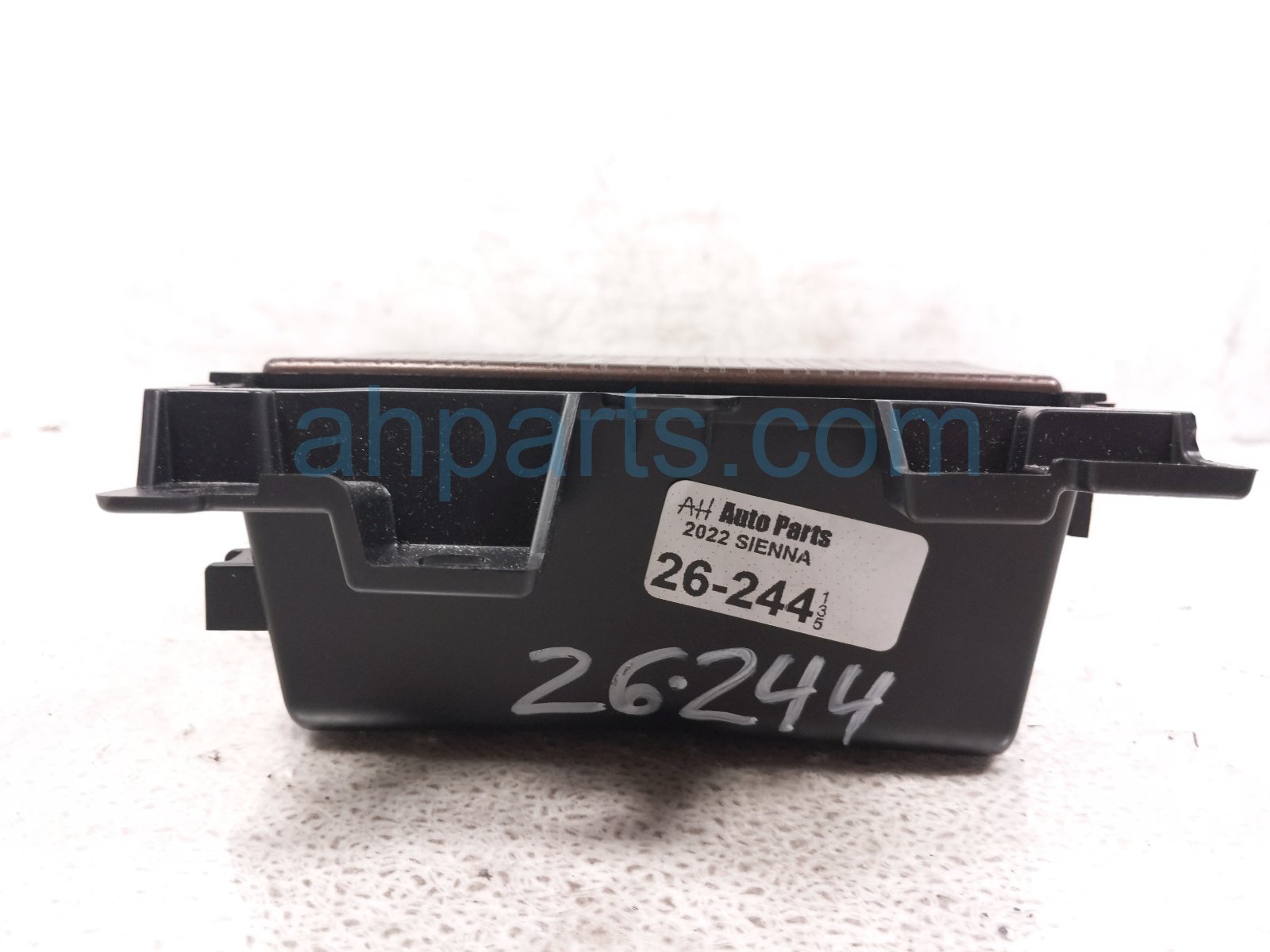 2022 Toyota Sienna Center Console Cup Holder Assy Brn 55620 08060 E0 Replacement 2022 Toyota Sienna Center Console Cup Holder Assy Brn 55620 08060 E0 Replacement thumbnail