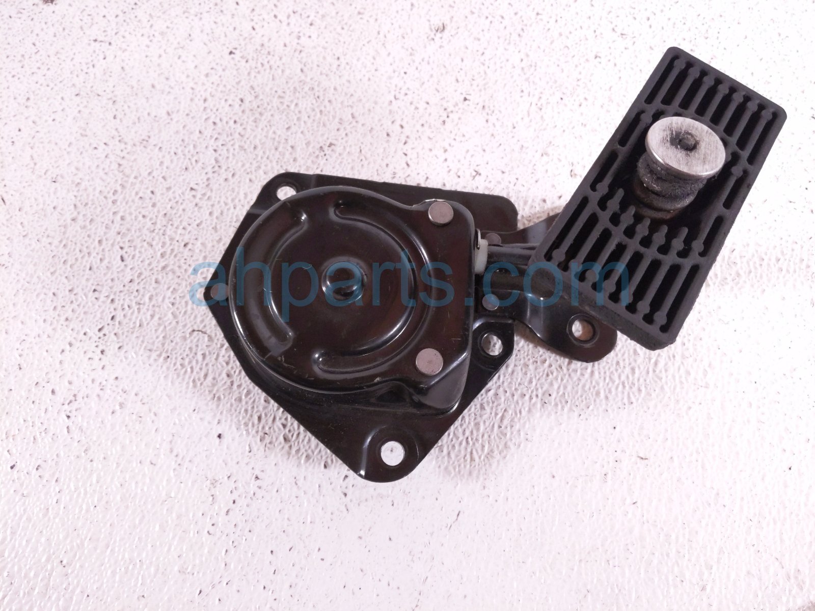 Honda SPARE TIRE HOIST CARRIER ASSY