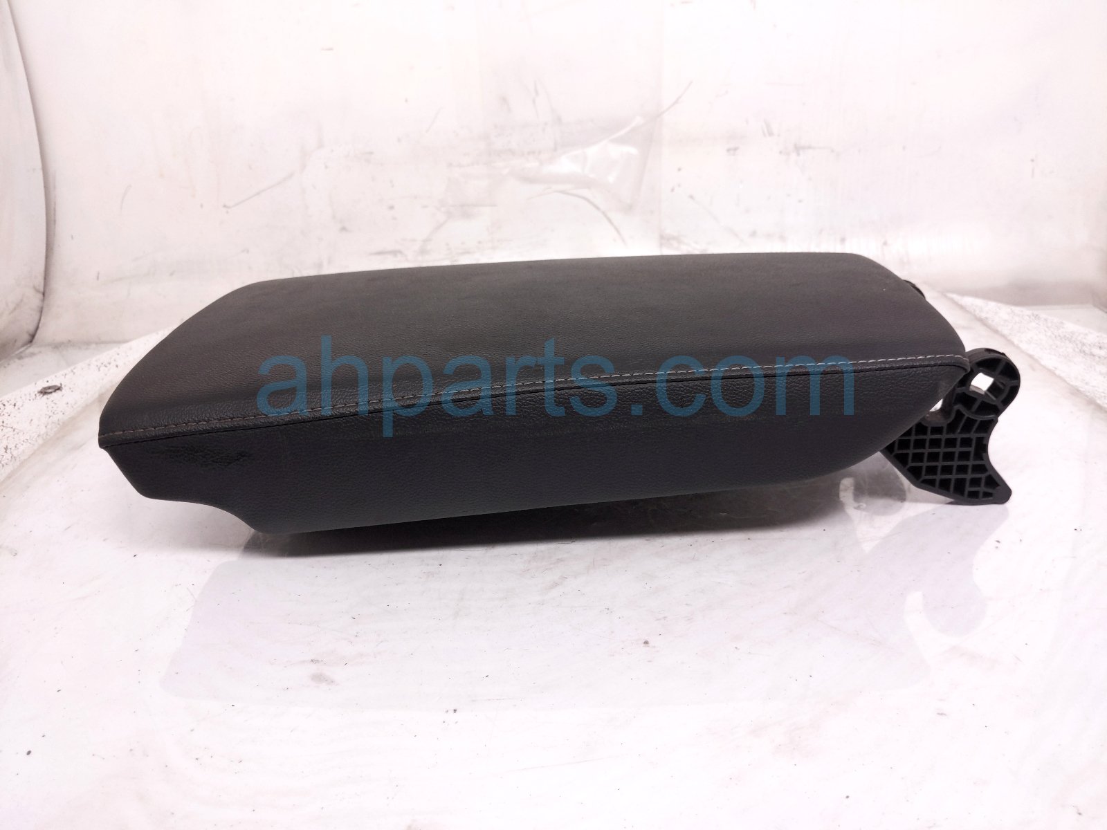 2019 Honda Accord Center Console Lid/armrest Black 83450 TVA A31ZD Replacement 2019 Honda Accord Center Console Lid/armrest Black 83450 TVA A31ZD Replacement thumbnail