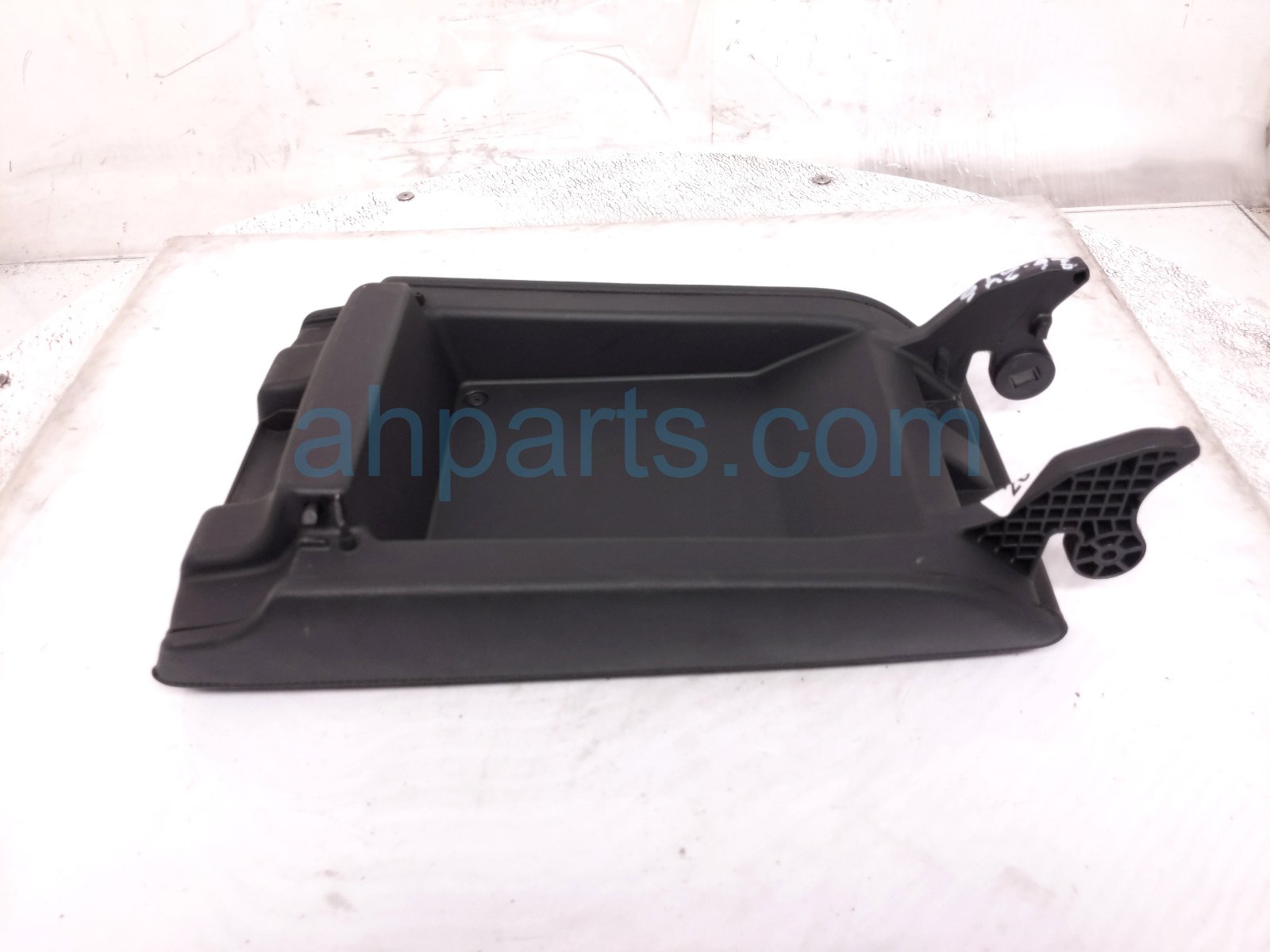2019 Honda Accord Center Console Lid/armrest Black 83450 TVA A31ZD Replacement 2019 Honda Accord Center Console Lid/armrest Black 83450 TVA A31ZD Replacement thumbnail