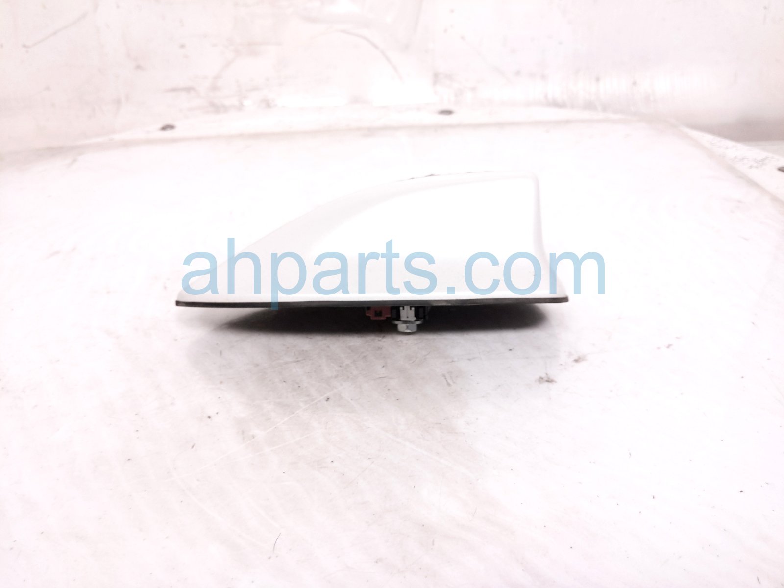 2022 Toyota Sienna Antenna Roof Mtd Shark Fin White 86760 04010 Replacement 2022 Toyota Sienna Antenna Roof Mtd Shark Fin White 86760 04010 Replacement thumbnail