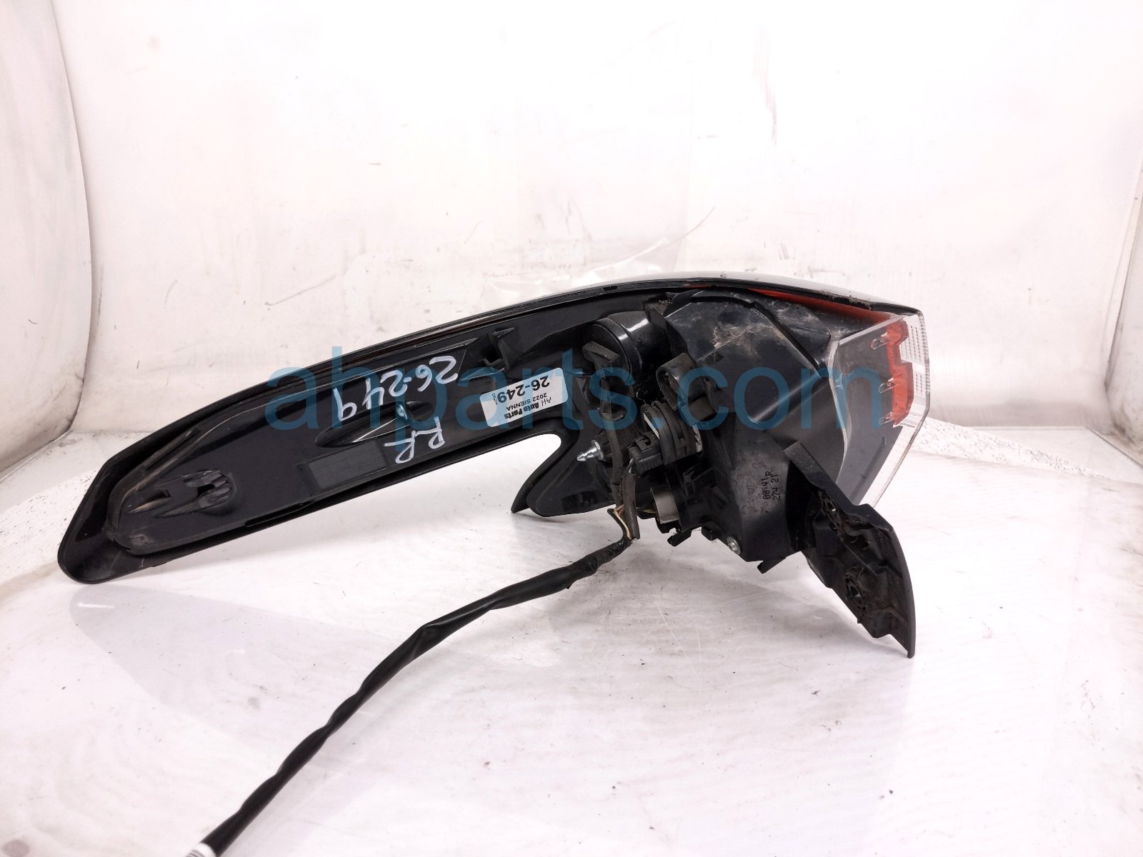 2022 Toyota Sienna Light / Rear Passenger Tail Lamp (on Body) 81550 08091 Replacement 2022 Toyota Sienna Light / Rear Passenger Tail Lamp (on Body) 81550 08091 Replacement thumbnail