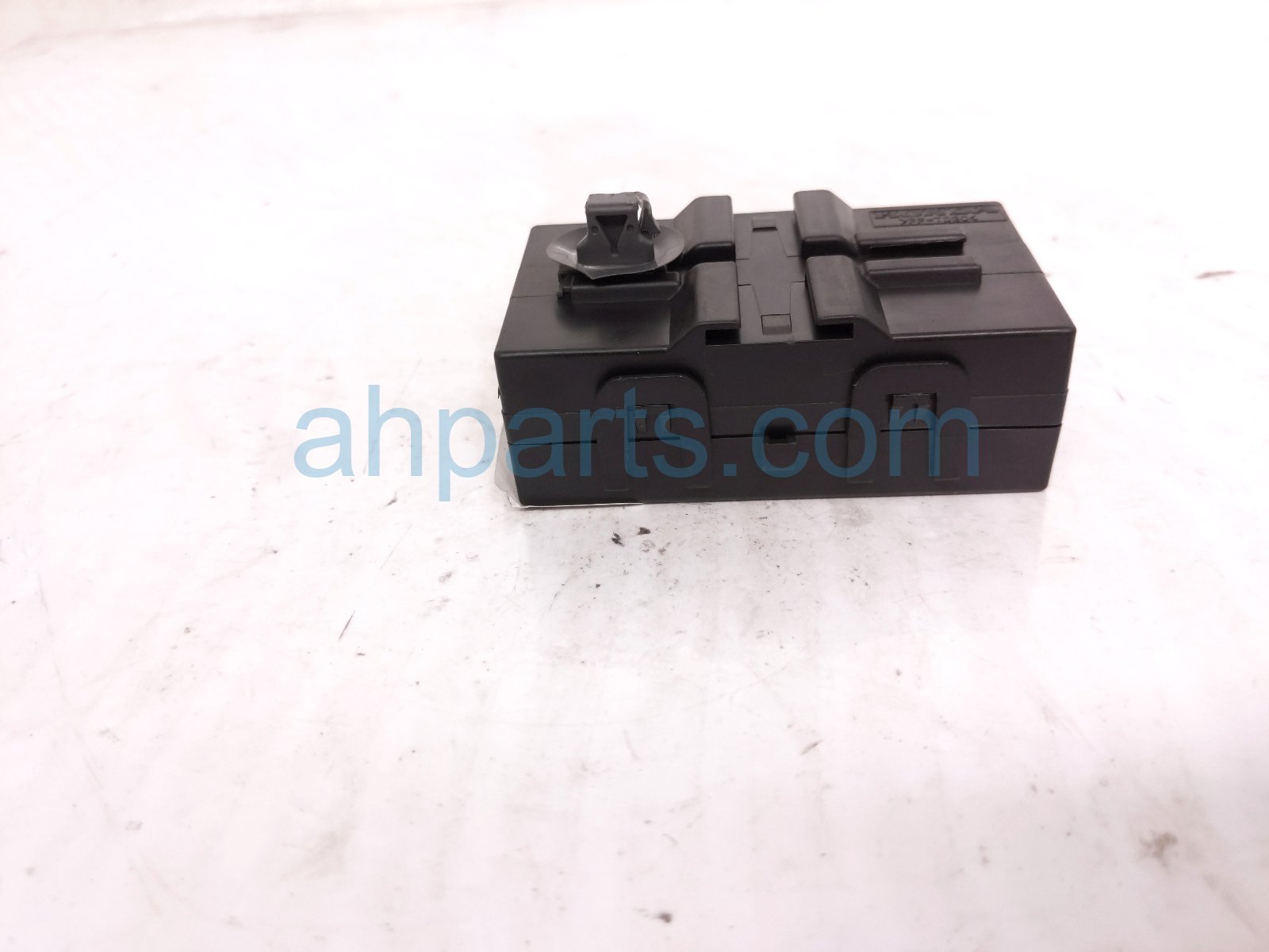 2018 Honda Accord Hcs Control Module Unit Rear Driver 82289 TVA8 L210 Replacement 2018 Honda Accord Hcs Control Module Unit Rear Driver 82289 TVA8 L210 Replacement thumbnail