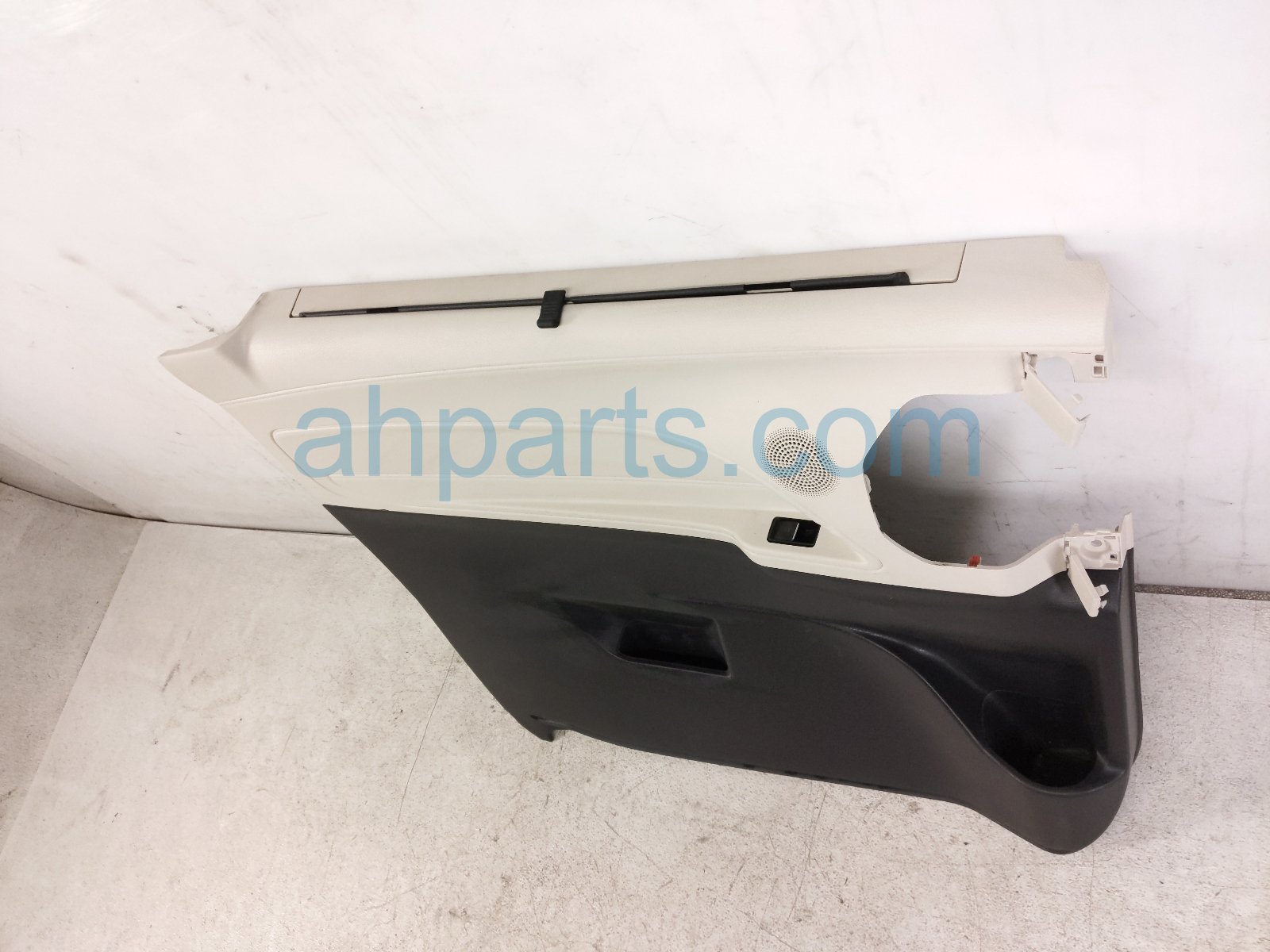 2022 Toyota Sienna Trim / Liner Rear Driver Interior Door Panel Brown 67690 08331 A0 Replacement 2022 Toyota Sienna Trim / Liner Rear Driver Interior Door Panel Brown 67690 08331 A0 Replacement thumbnail