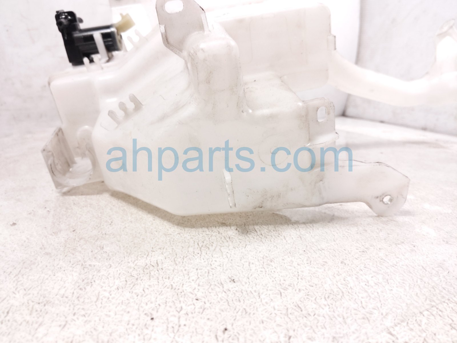 2025 Subaru Outback Legacy Windshield Washer Reservoir W/pump 86631AN00C Replacement 2025 Subaru Outback Legacy Windshield Washer Reservoir W/pump 86631AN00C Replacement thumbnail