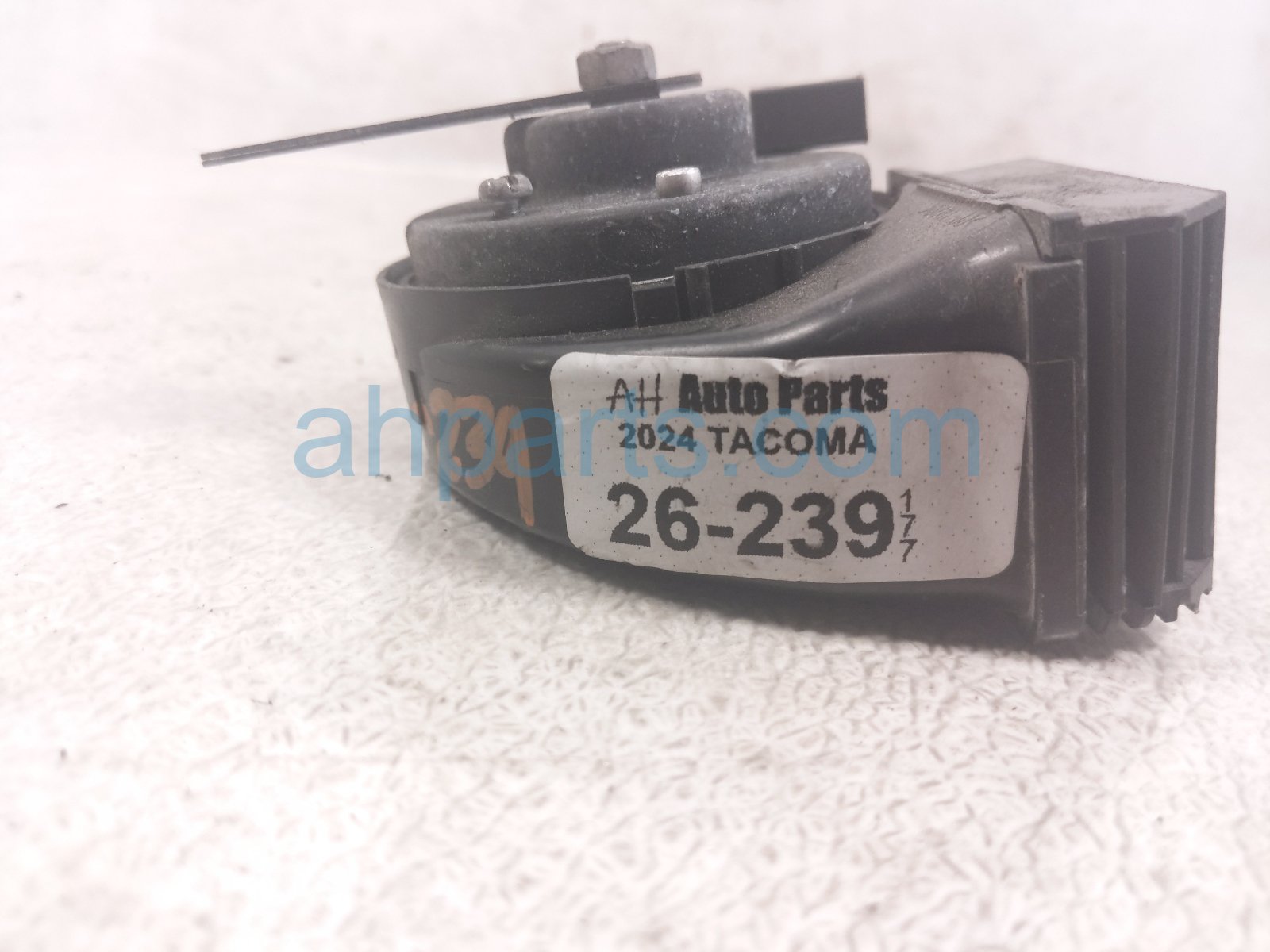 2024 Toyota Tacoma Low Pitch Note Horn 86520 0E020 Replacement 2024 Toyota Tacoma Low Pitch Note Horn 86520 0E020 Replacement thumbnail
