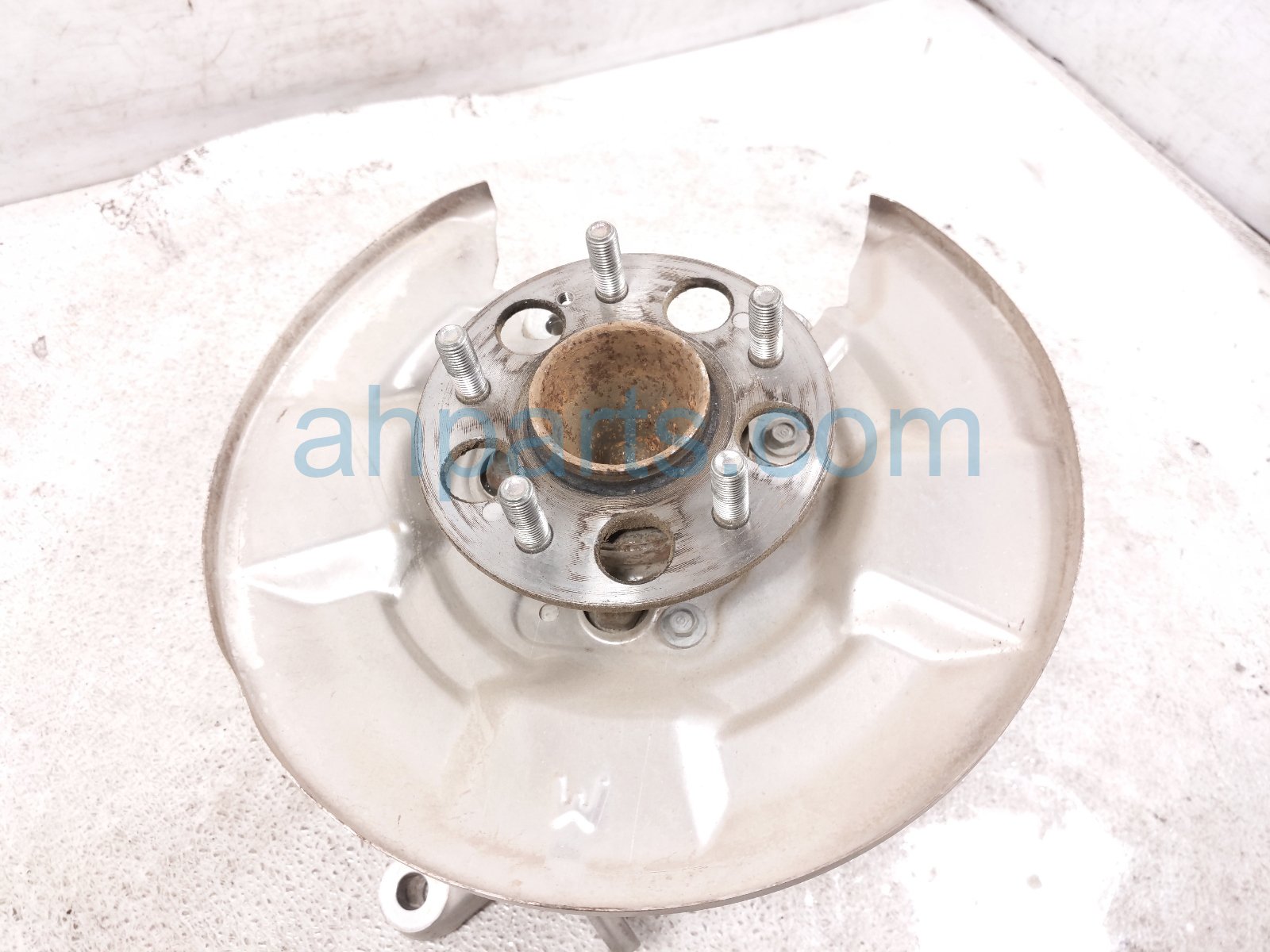 Honda RR/LH SPINDLE KNUCKLE HUB - FWD