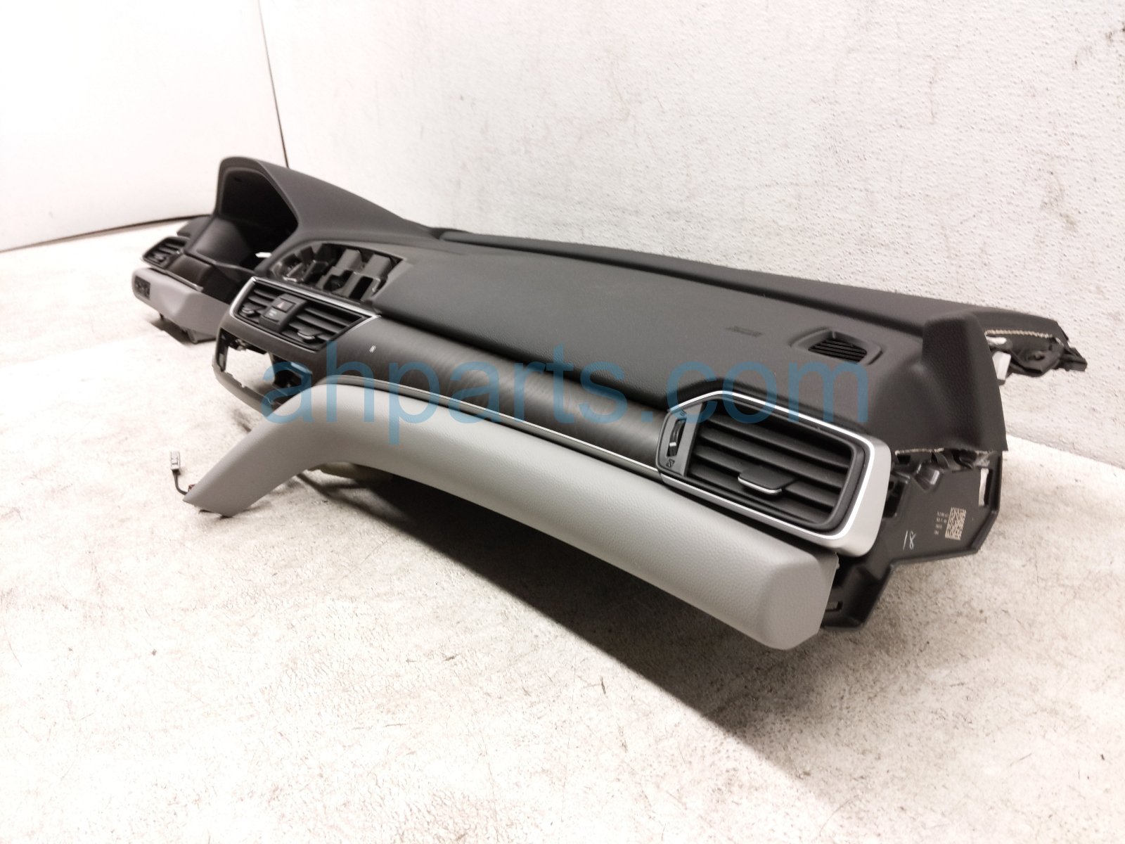 2018 Honda Accord Dashboard W/ Airbag Black 77100 TVA A10ZA Replacement 2018 Honda Accord Dashboard W/ Airbag Black 77100 TVA A10ZA Replacement thumbnail