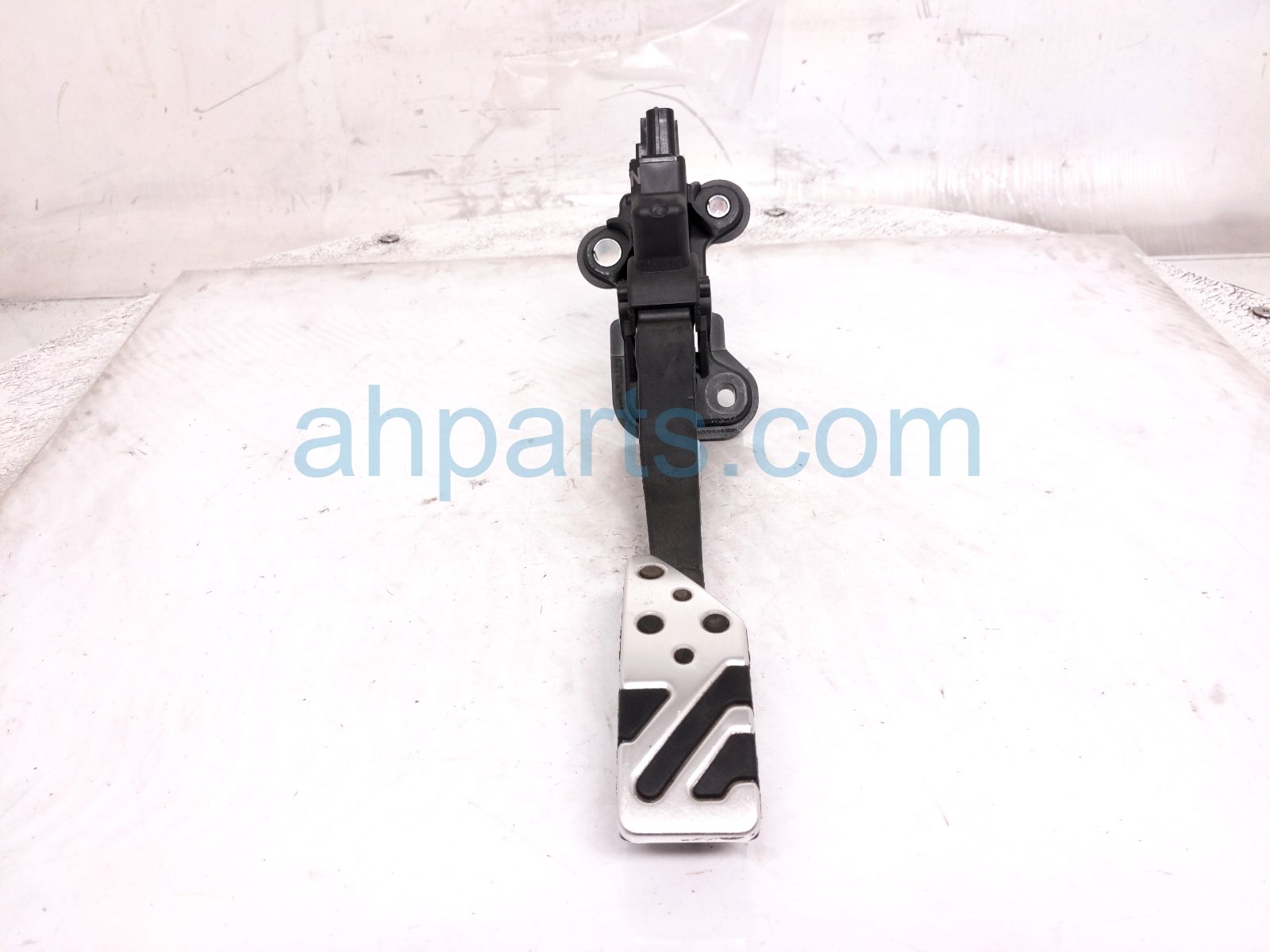 2015 Mitsubishi Lancermit Gas / Accelerator Pedal Assy 2.0l 18002W010P Replacement 2015 Mitsubishi Lancermit Gas / Accelerator Pedal Assy 2.0l 18002W010P Replacement thumbnail