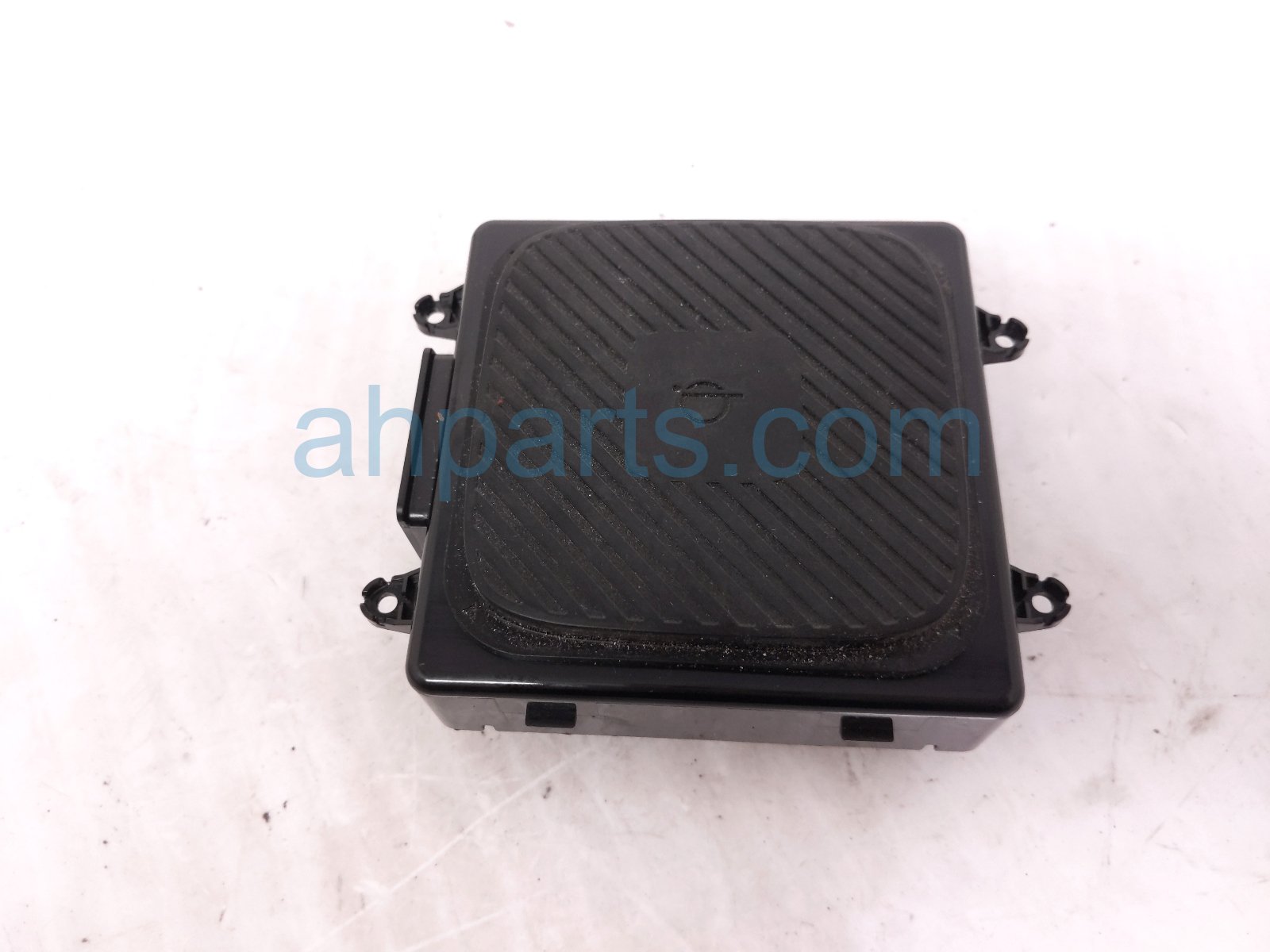 2025 Kia Carnival Wireless Charger Unit 95560 R0600 Replacement 2025 Kia Carnival Wireless Charger Unit 95560 R0600 Replacement thumbnail
