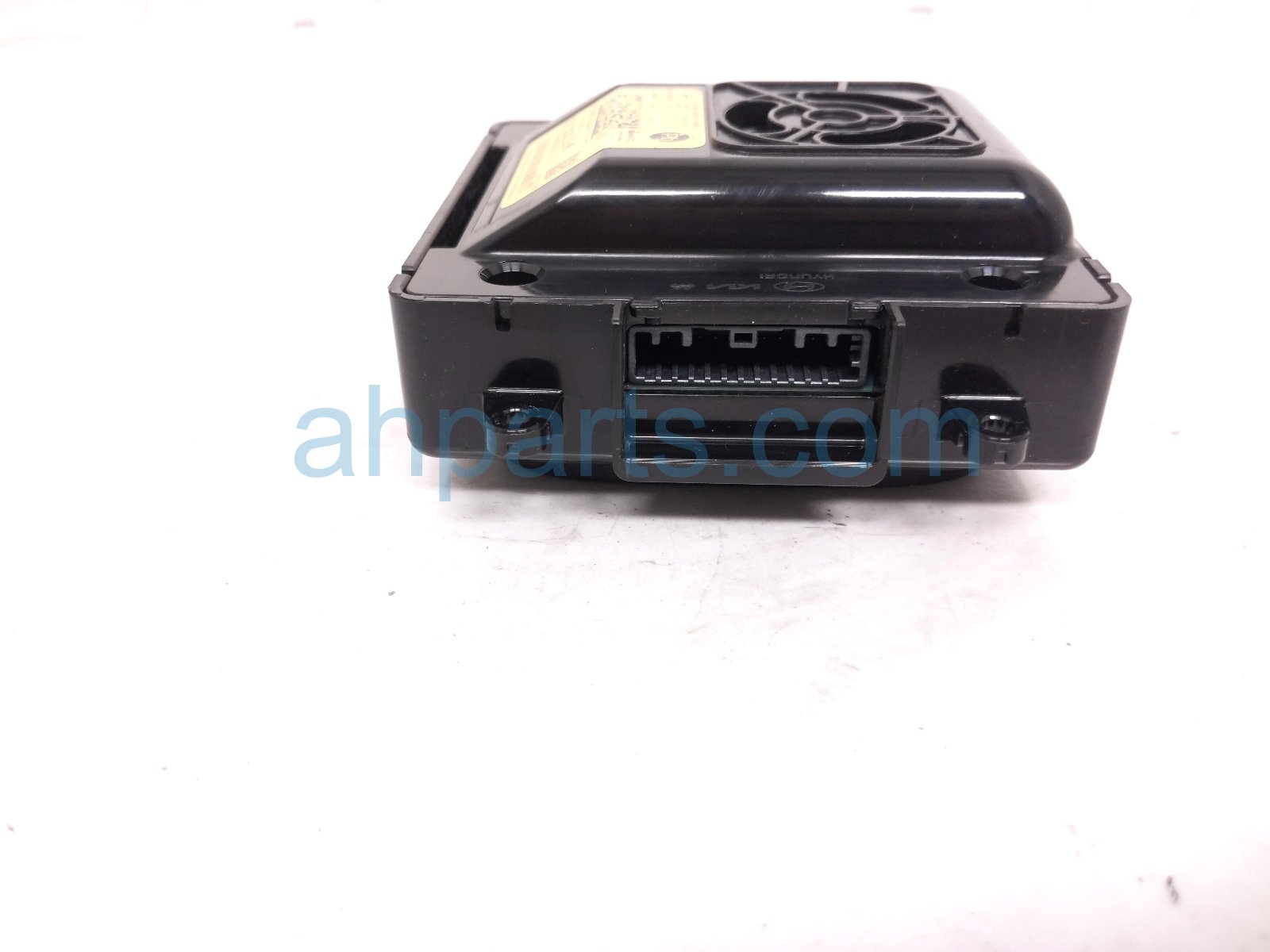 2025 Kia Carnival Wireless Charger Unit 95560 R0600 Replacement 2025 Kia Carnival Wireless Charger Unit 95560 R0600 Replacement thumbnail