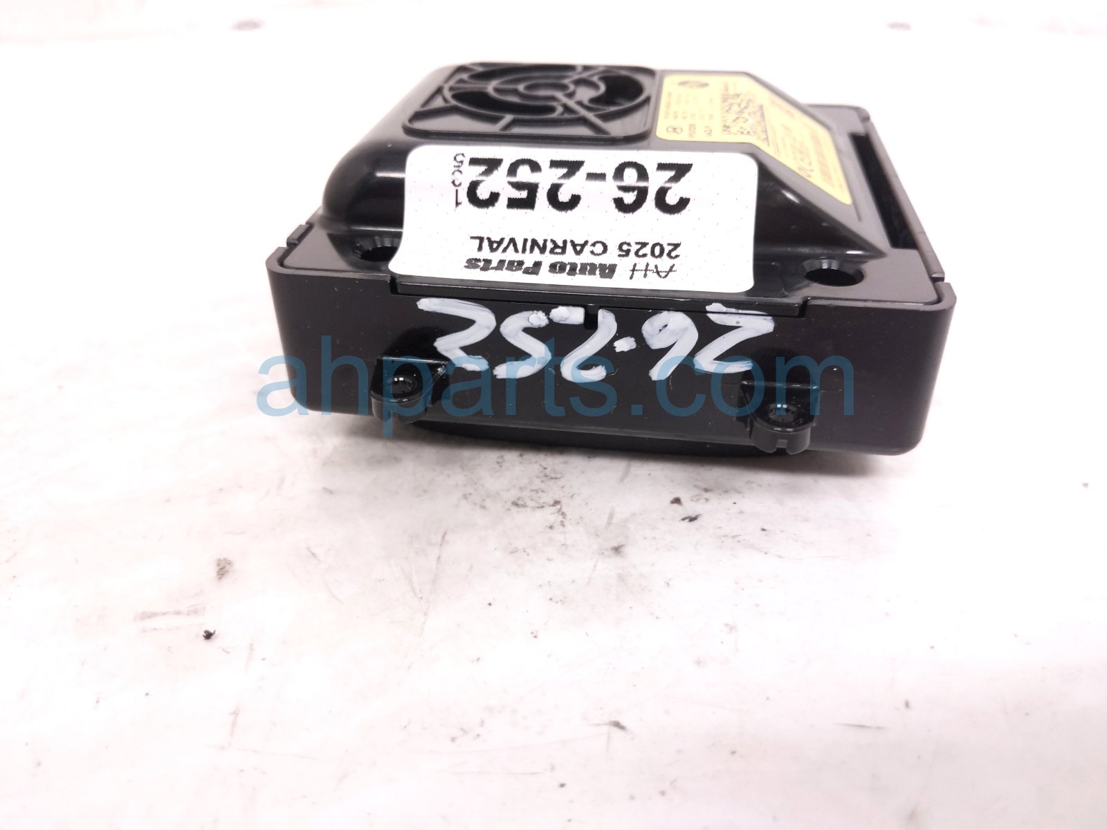 2025 Kia Carnival Wireless Charger Unit 95560 R0600 Replacement 2025 Kia Carnival Wireless Charger Unit 95560 R0600 Replacement thumbnail