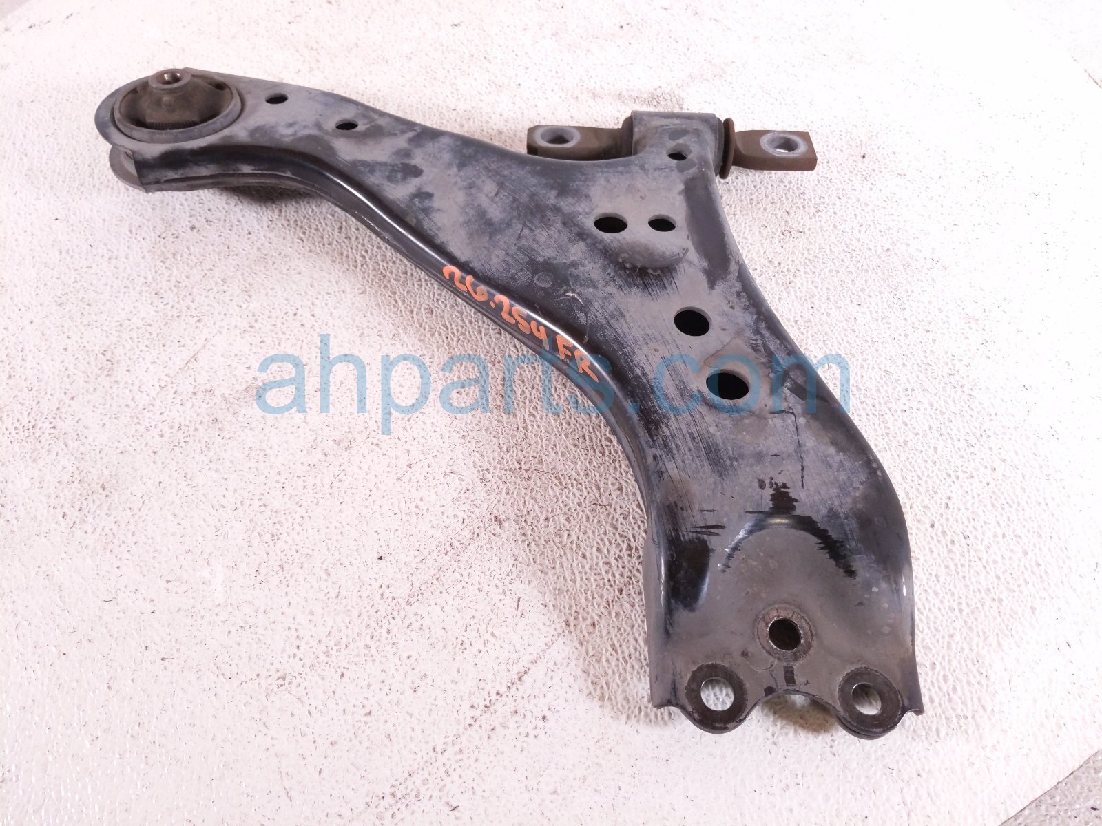 Toyota FR/RH LOWER CONTROL ARM Toyota FR/RH LOWER CONTROL ARM