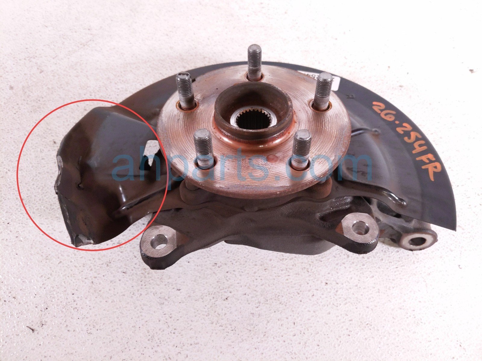 $225 Toyota FR/RH SPINDLE KNUCKLE HUB - FWD