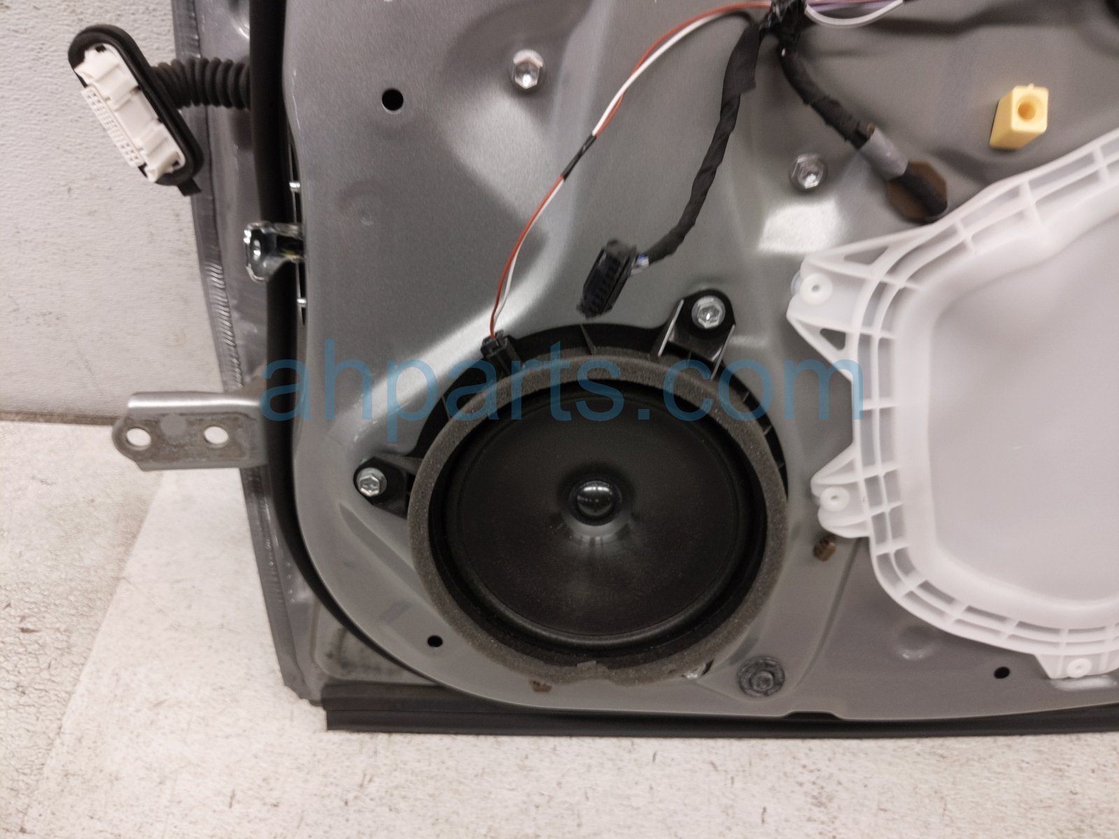 2026 Toyota Camry Rear Passenger Door Silver no Inside Trim* 67003 AQ010 Replacement 2026 Toyota Camry Rear Passenger Door Silver no Inside Trim* 67003 AQ010 Replacement thumbnail