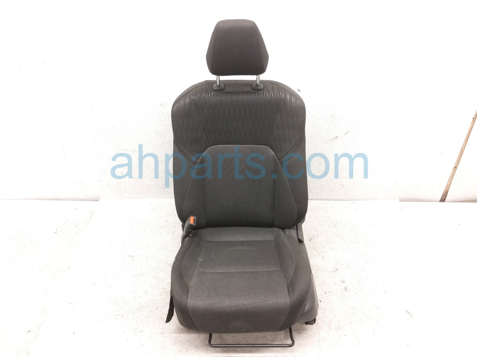 $225 Toyota FR/LH SEAT - BLACK - W/ AIRBAG