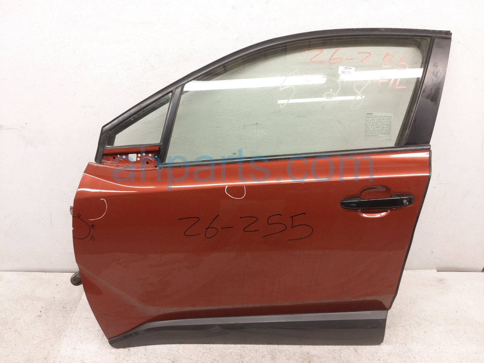Toyota FR/LH DOOR - RED - NO MIRROR/TRIM Toyota FR/LH DOOR - RED - NO MIRROR/TRIM