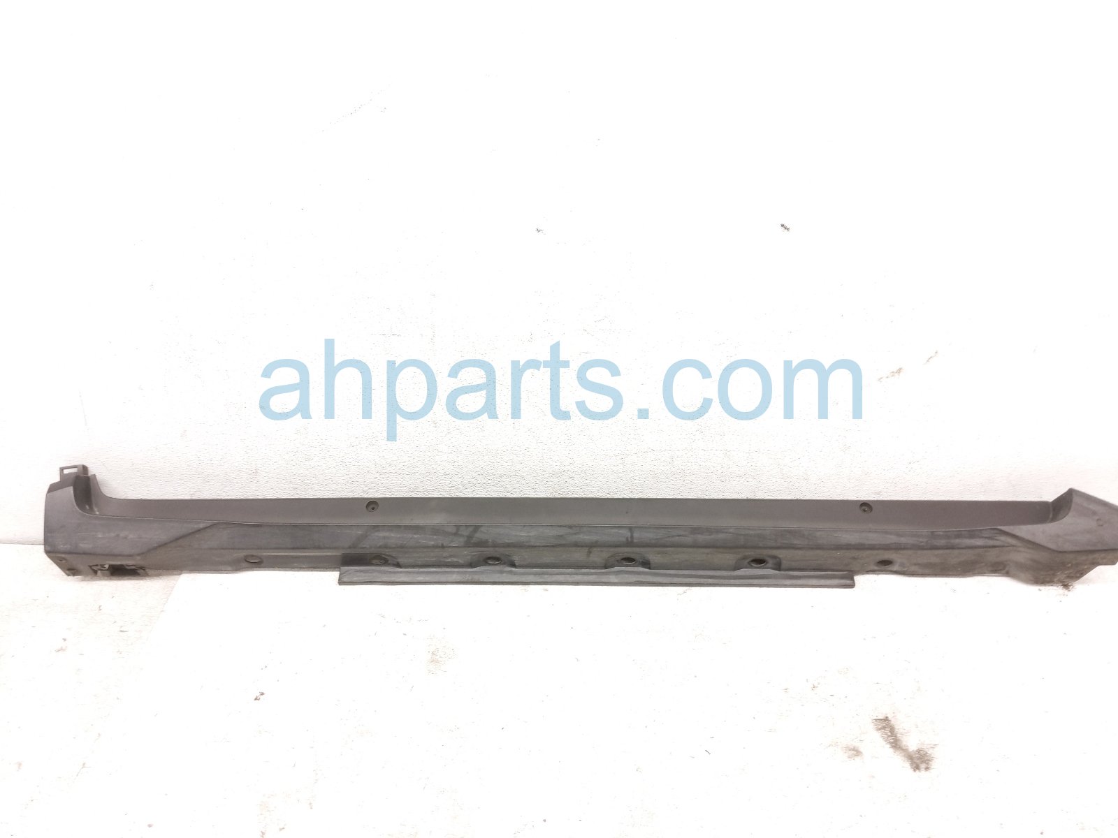 Toyota RH SIDE SKIRT / MOLDING - BLACK