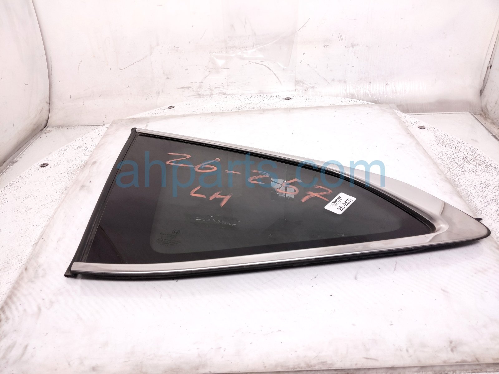 Honda LH QUARTER WINDOW GLASS Honda LH QUARTER WINDOW GLASS