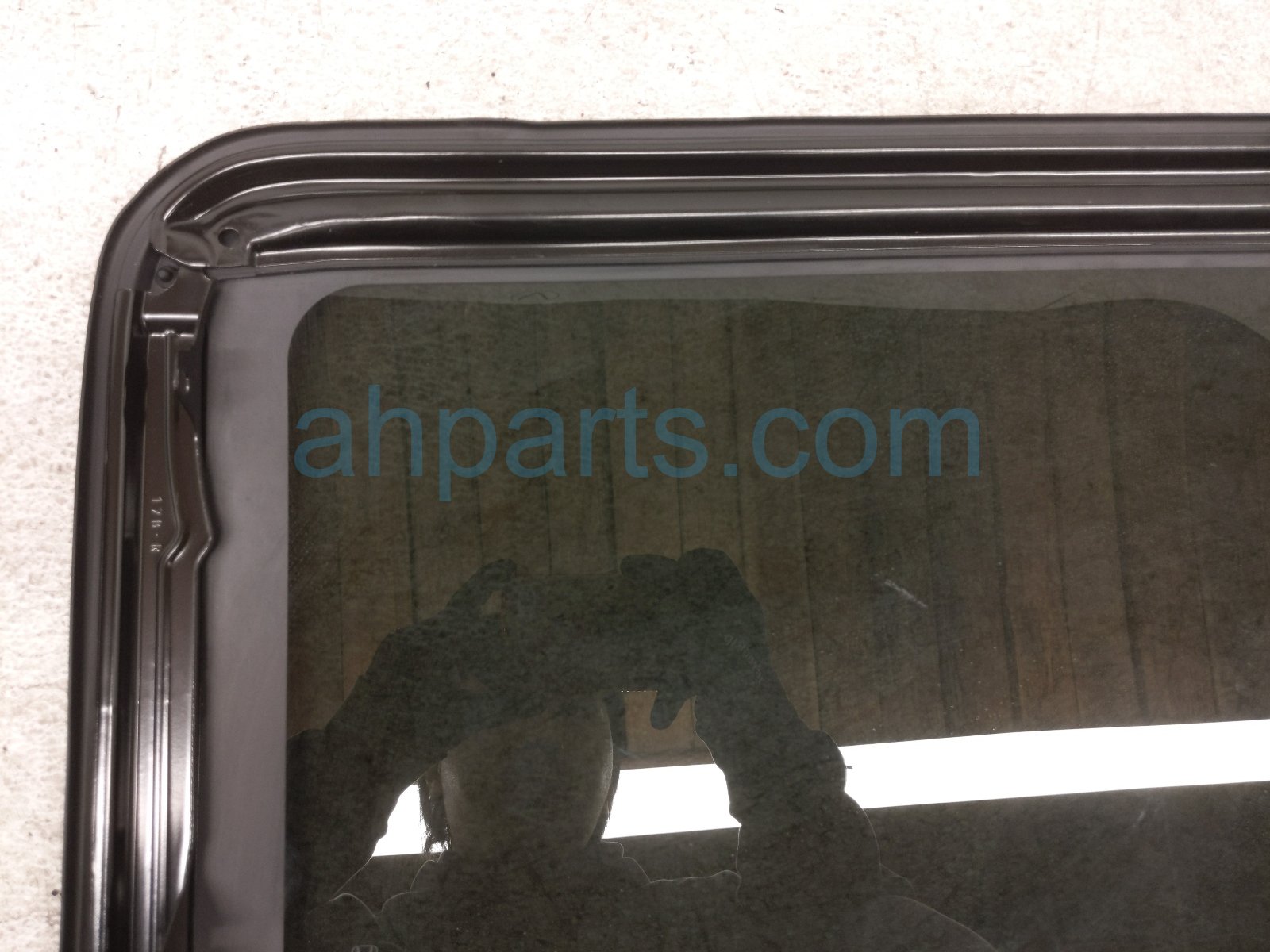 2021 Honda CR V Sunroof / Sun Roof Glass Window 70200 TLA A02 Replacement 2021 Honda CR V Sunroof / Sun Roof Glass Window 70200 TLA A02 Replacement thumbnail