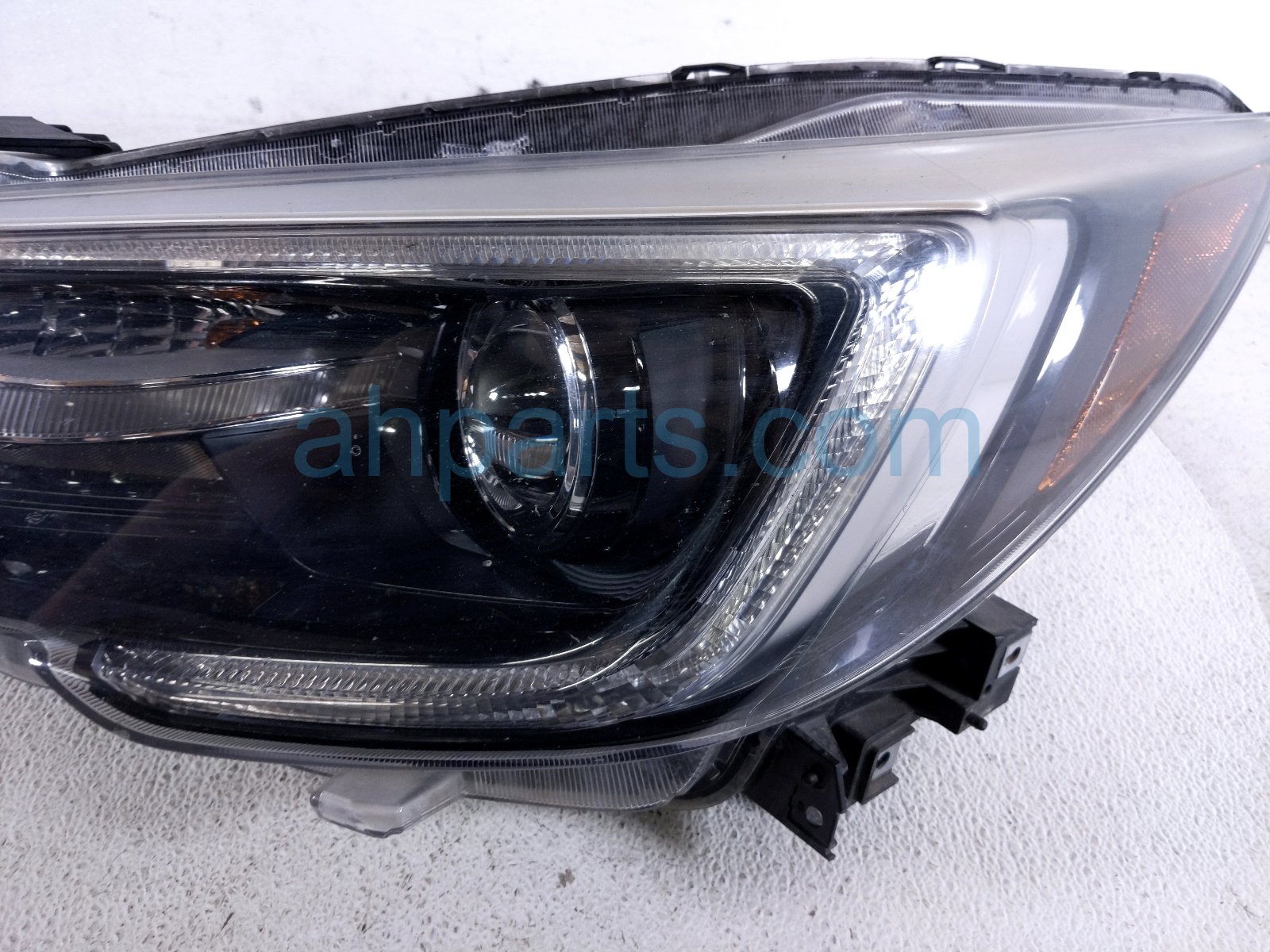 2022 Subaru Ascent Headlight Driver Headlamp / Light 84002XC03B Replacement 2022 Subaru Ascent Headlight Driver Headlamp / Light 84002XC03B Replacement thumbnail