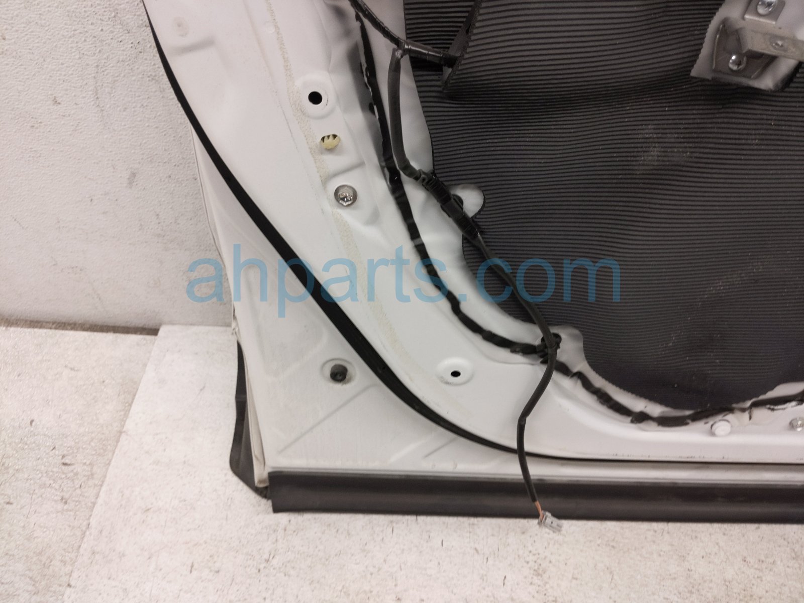 2022 Subaru Ascent Front Driver Door White No Mirror/trim 60009XC01B9P Replacement 2022 Subaru Ascent Front Driver Door White No Mirror/trim 60009XC01B9P Replacement thumbnail