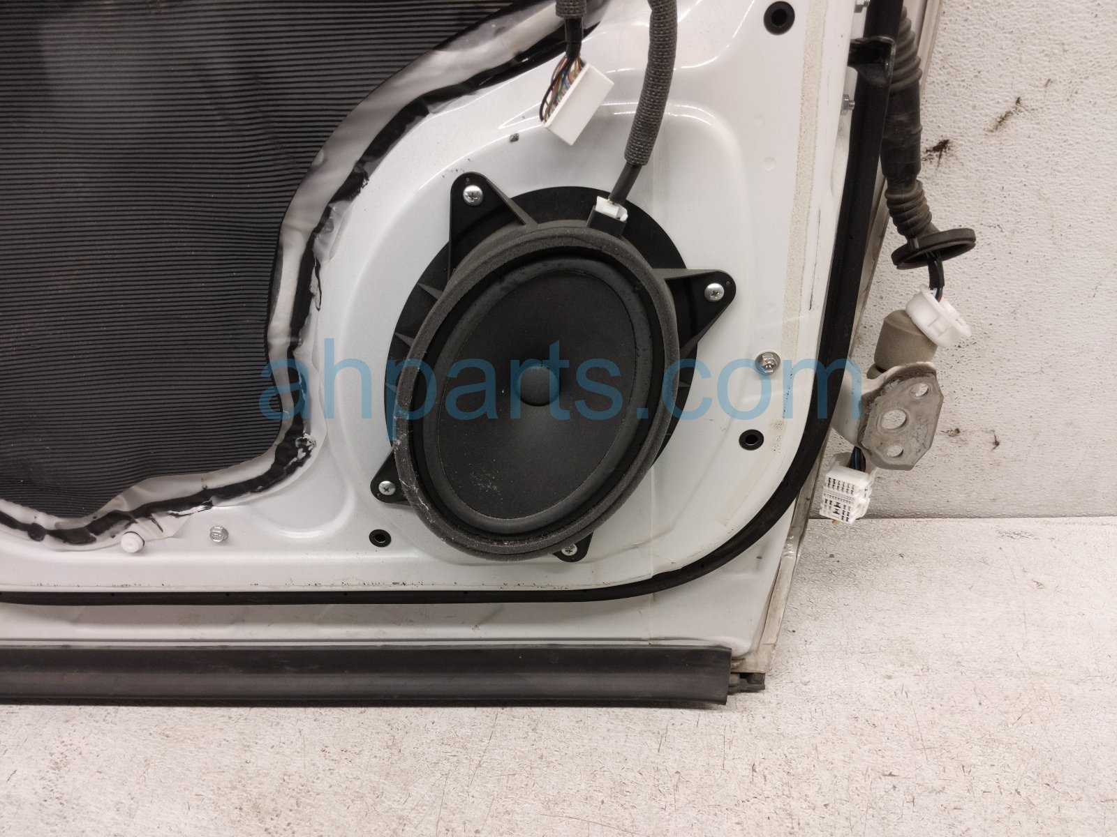 2022 Subaru Ascent Front Driver Door White No Mirror/trim 60009XC01B9P Replacement 2022 Subaru Ascent Front Driver Door White No Mirror/trim 60009XC01B9P Replacement thumbnail