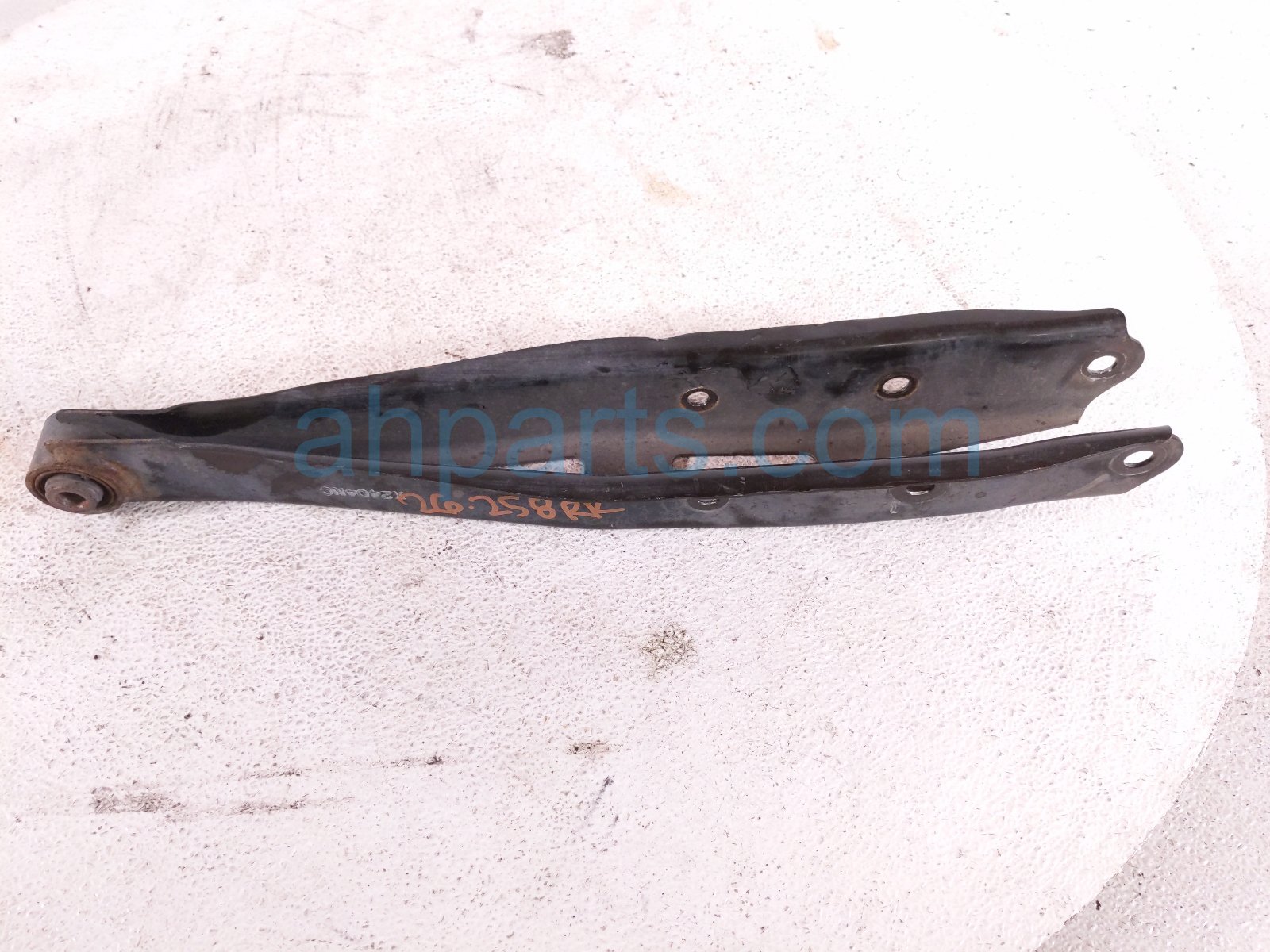 Subaru RR/RH STRUT MOUNT LOWER CONTROL ARM Subaru RR/RH STRUT MOUNT LOWER CONTROL ARM