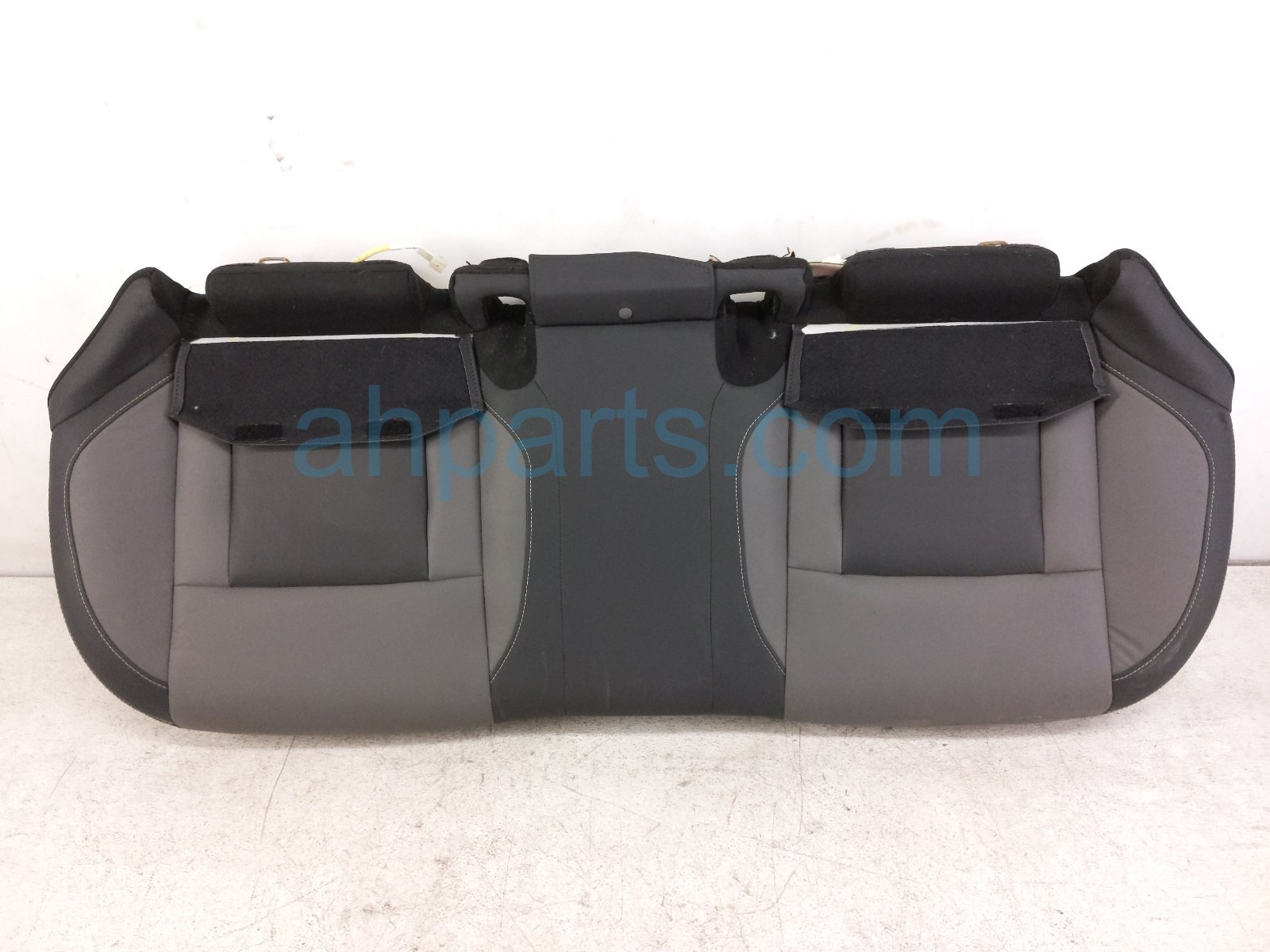 Subaru REAR LOWER SEAT CUSHION - GREY/blk