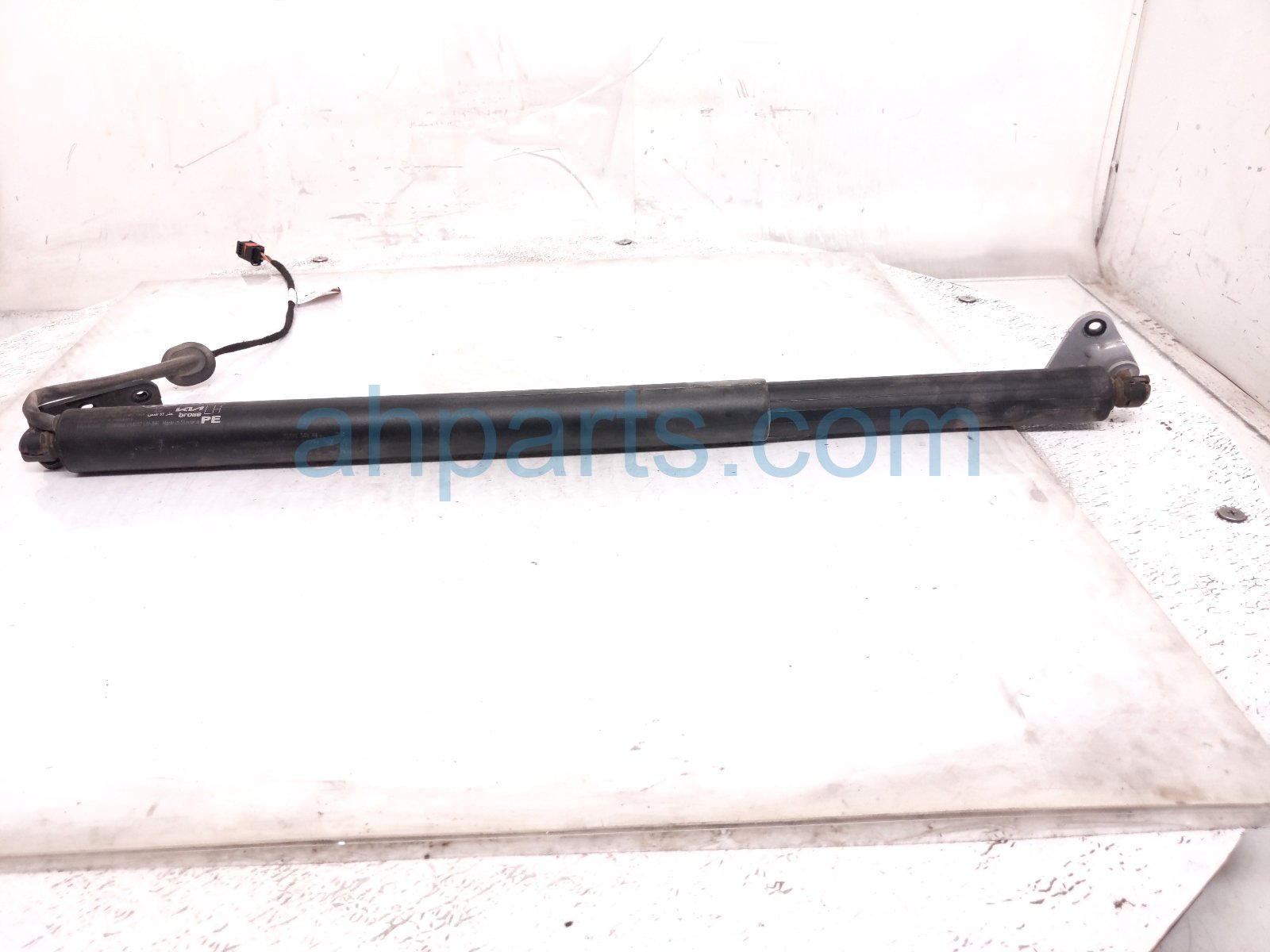 2025 Kia Carnival Rear Window Regulator Driver Power Tailgate Shock / Strut 81831 R0600 Replacement 2025 Kia Carnival Rear Window Regulator Driver Power Tailgate Shock / Strut 81831 R0600 Replacement thumbnail