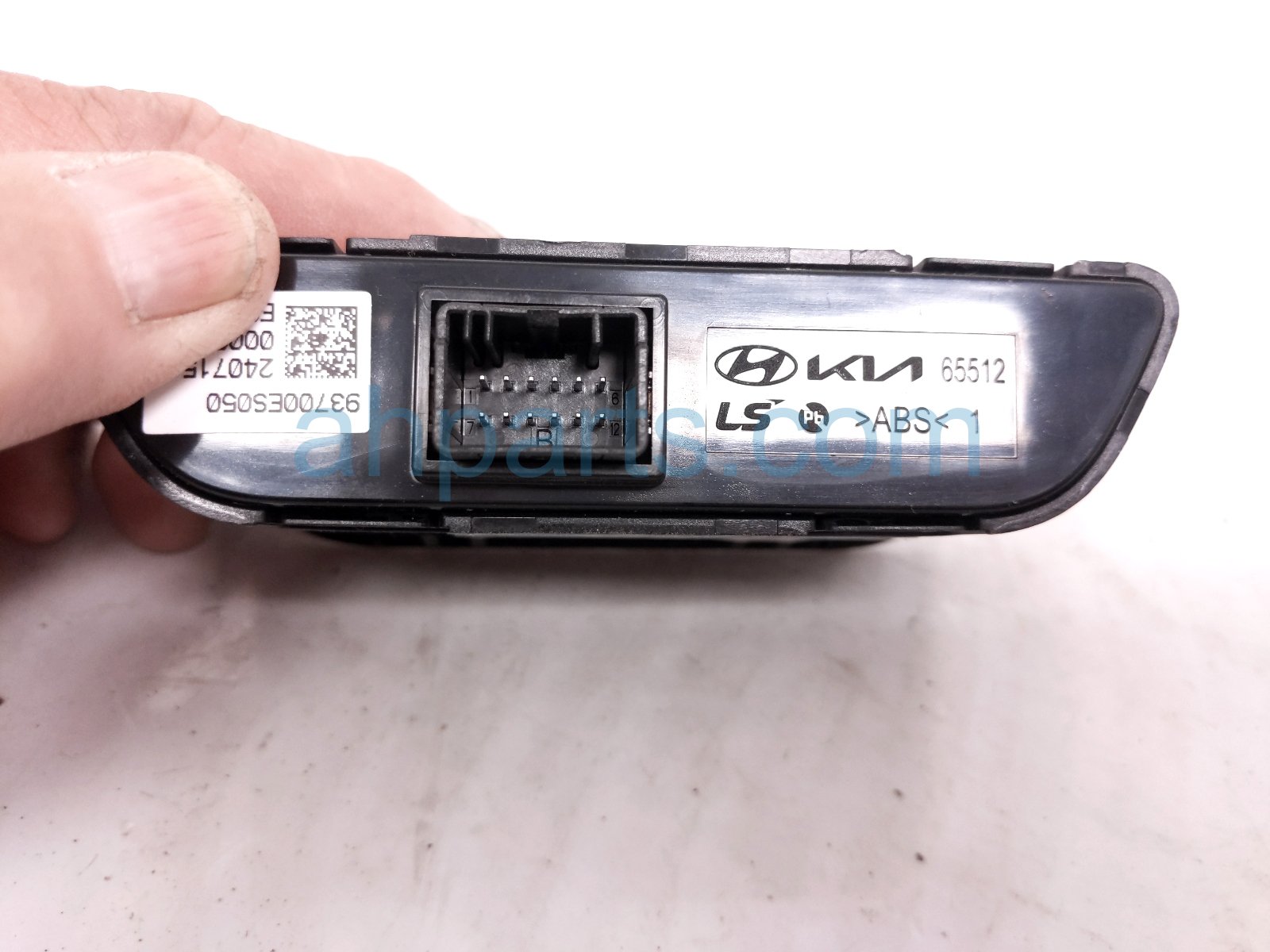 2025 Kia Carnival Dash Multi Switch Assy lh black 93700 ES050WK Replacement 2025 Kia Carnival Dash Multi Switch Assy lh black 93700 ES050WK Replacement thumbnail