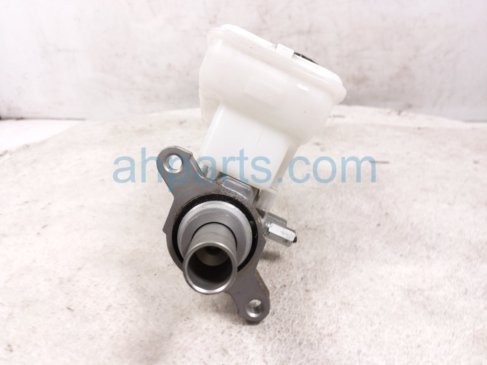 2024 Toyota Tacoma Brake Master Cylinder W/reservoir 47201 AK010 Replacement 2024 Toyota Tacoma Brake Master Cylinder W/reservoir 47201 AK010 Replacement thumbnail