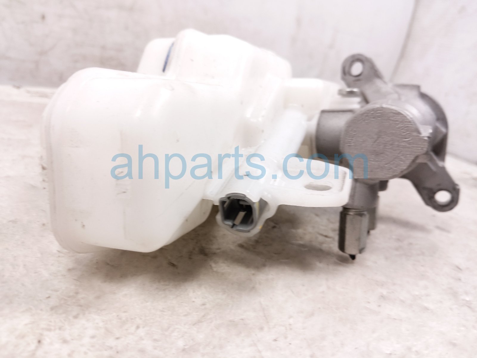 2024 Toyota Tacoma Brake Master Cylinder W/reservoir 47201 AK010 Replacement 2024 Toyota Tacoma Brake Master Cylinder W/reservoir 47201 AK010 Replacement thumbnail