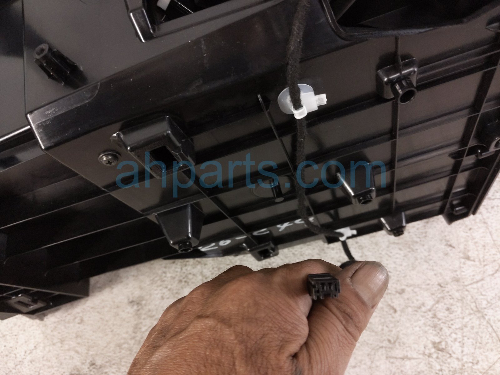 2022 Toyota Sienna Center Console Mount Bracket gry 58810 08160 C1 Replacement 2022 Toyota Sienna Center Console Mount Bracket gry 58810 08160 C1 Replacement thumbnail