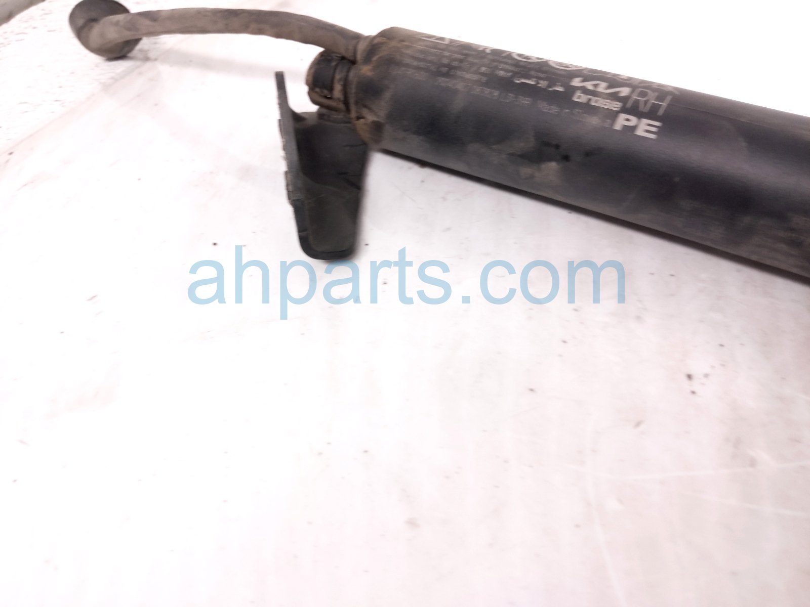 2025 Kia Carnival Driver Power Liftgate Strut Actuator 81841 R0600 Replacement 2025 Kia Carnival Driver Power Liftgate Strut Actuator 81841 R0600 Replacement thumbnail