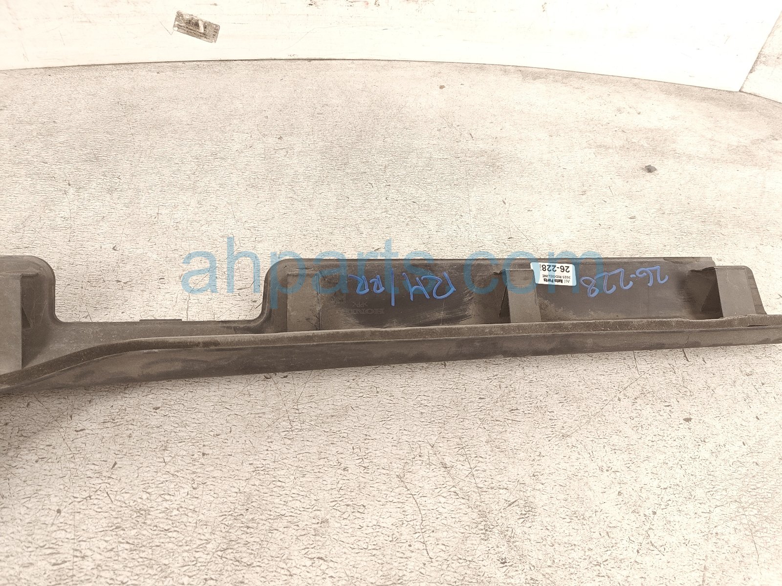 2023 Honda Ridgeline Rocker Trim Rear Passenger Side Skirt / Molding Black 71900 T6Z A00 Replacement 2023 Honda Ridgeline Rocker Trim Rear Passenger Side Skirt / Molding Black 71900 T6Z A00 Replacement thumbnail